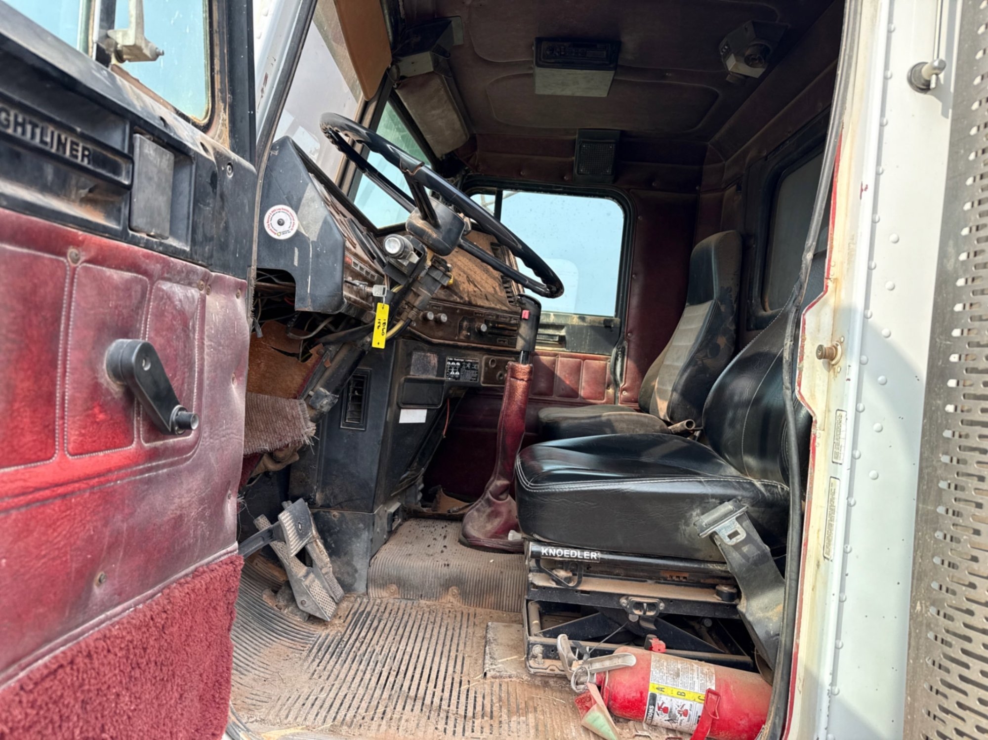 1985 FREIGHTLINER DUMP TRUCK (A58214)