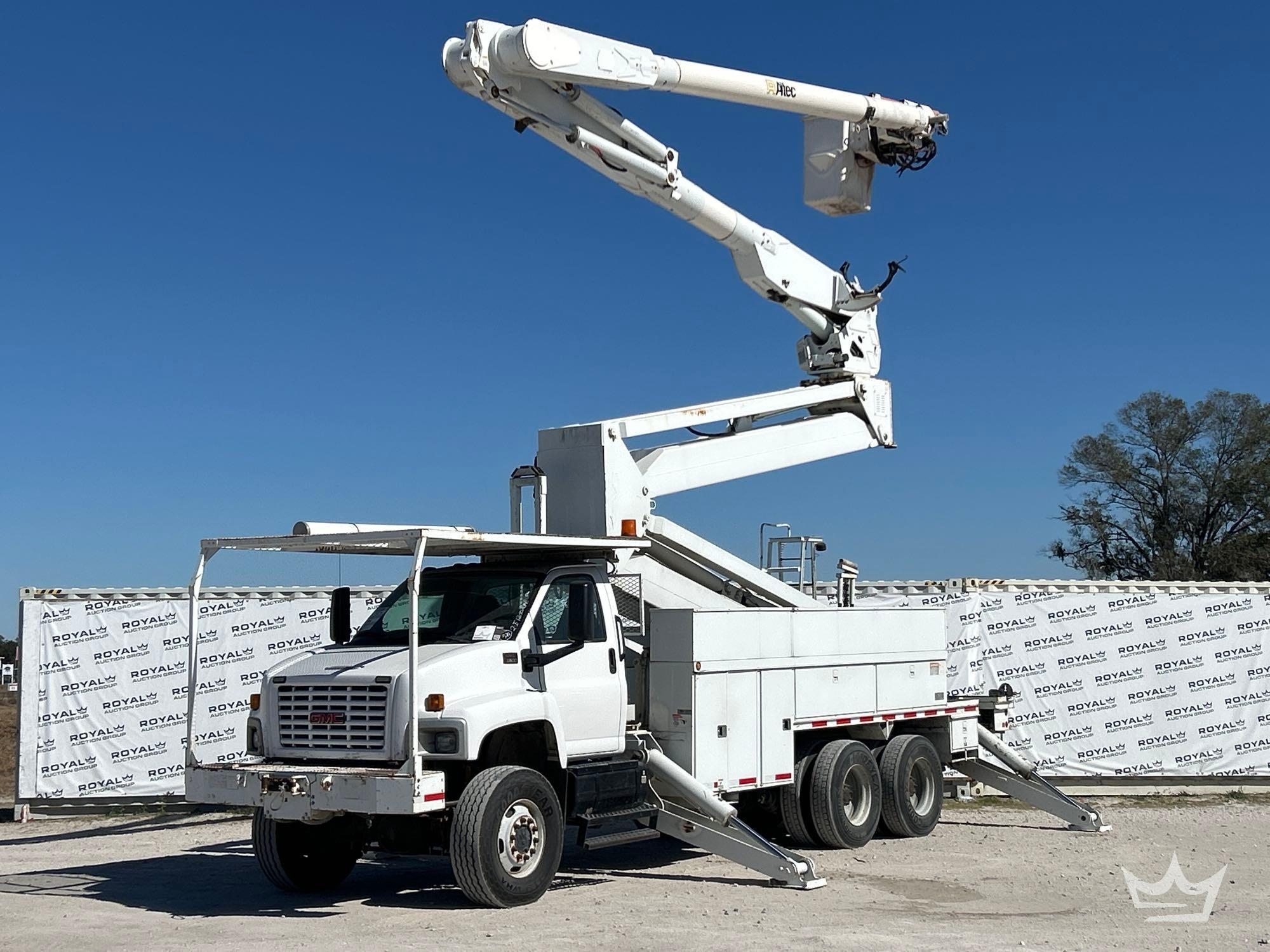 2005 GMC C8500 T/A Altec AM855-E88 86ft Material Handling Bucket Truck (A61568)