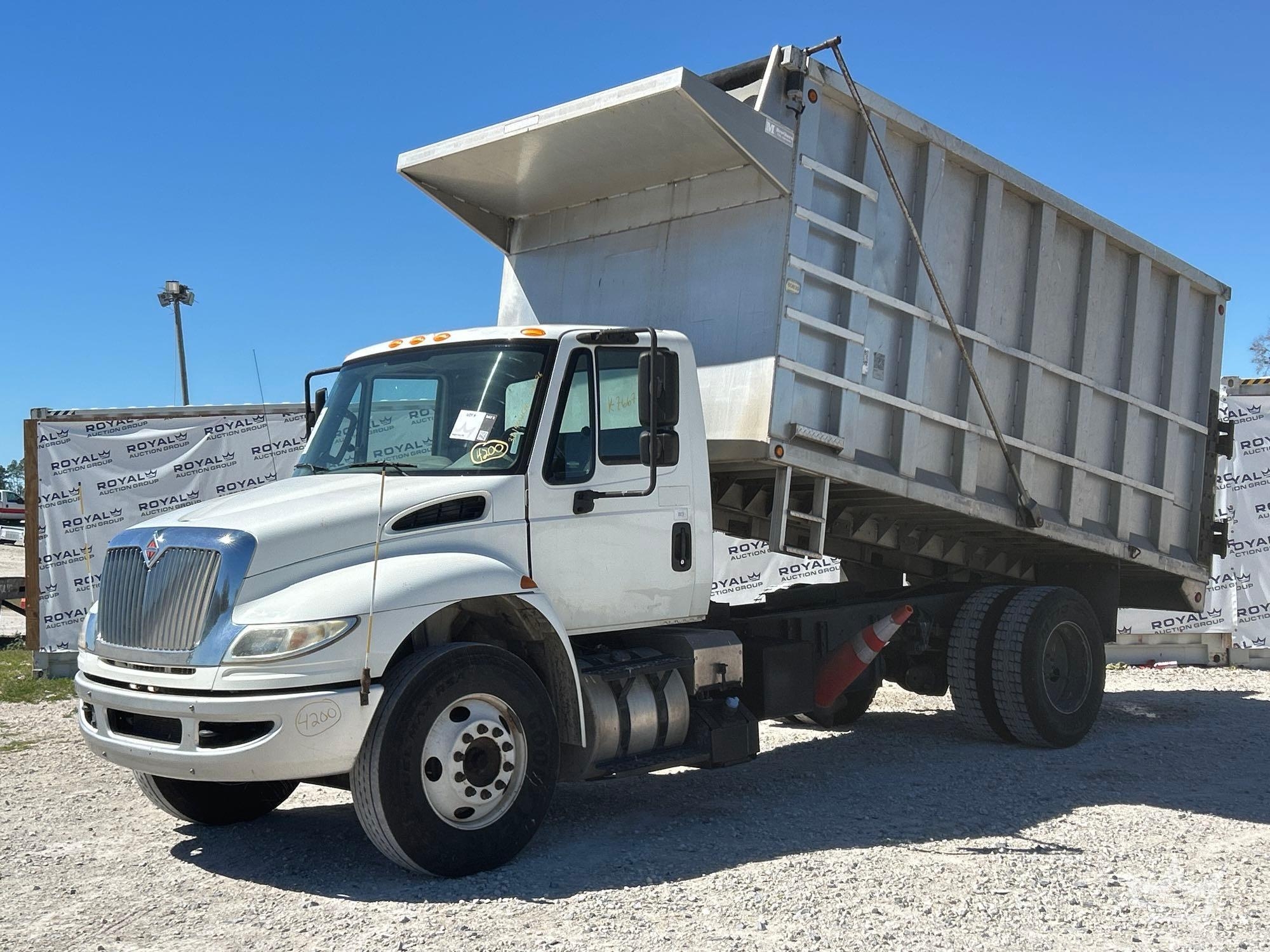 2016 International DuraStar 4300 S/A Dump Truck (A61573)