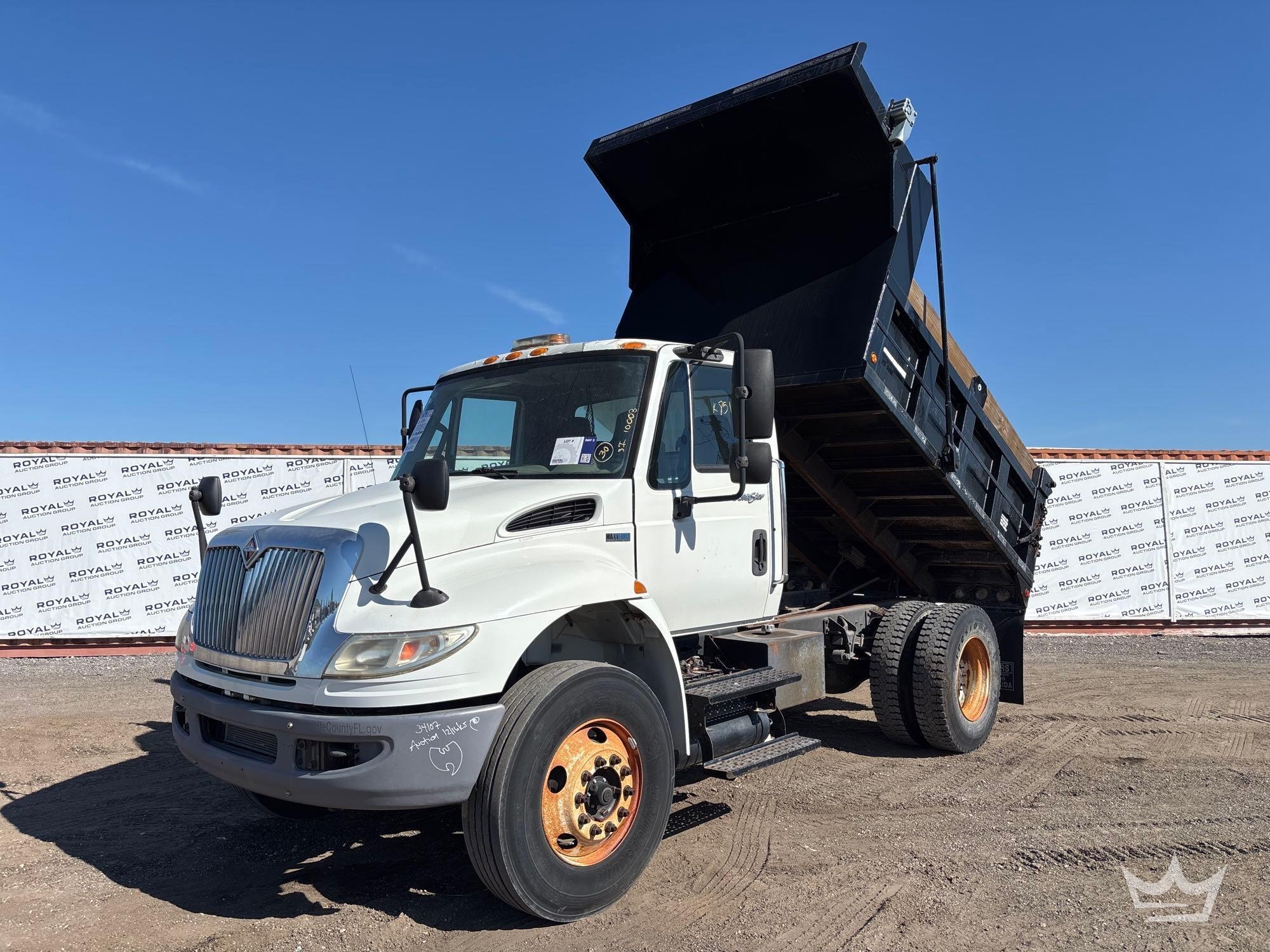 2014 International Durastar 4300 S/A Dump Truck (A61573)