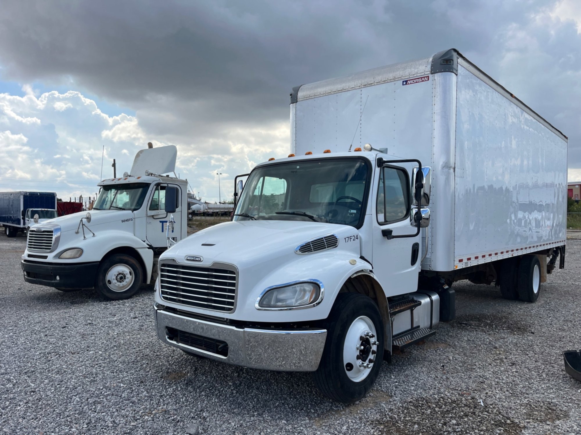 2017 FREIGHTLINER M2 106 (A55745)