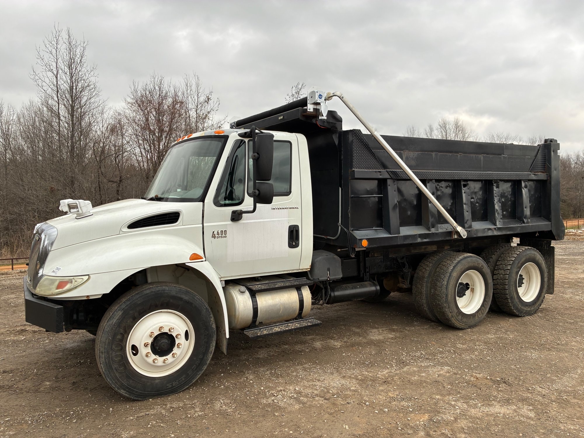 2002 International 4400 DT530 Dump Truck (A64047)