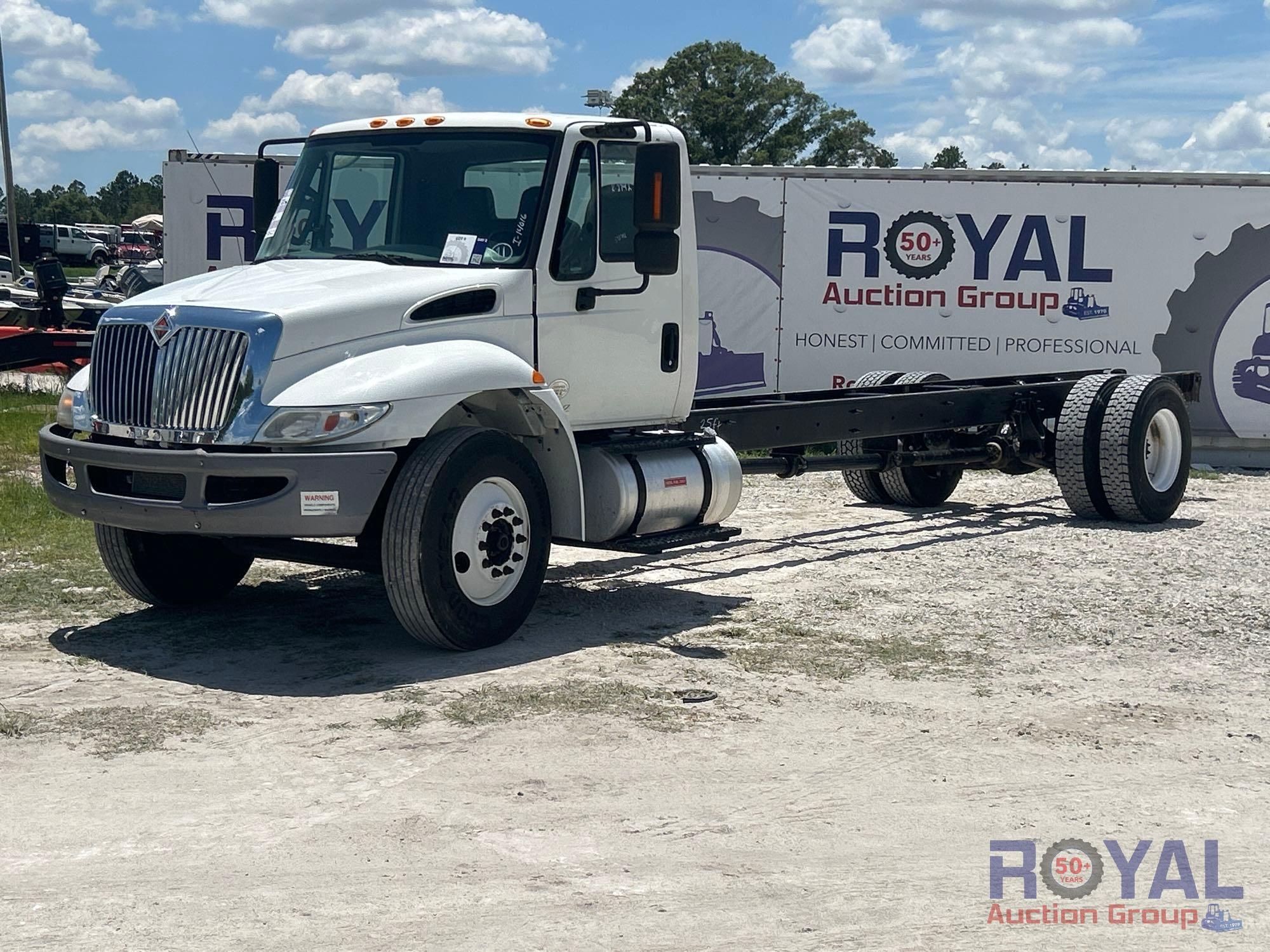 2019 International DuraStar 4300 S/A Cab and Chassis Truck (A48081)