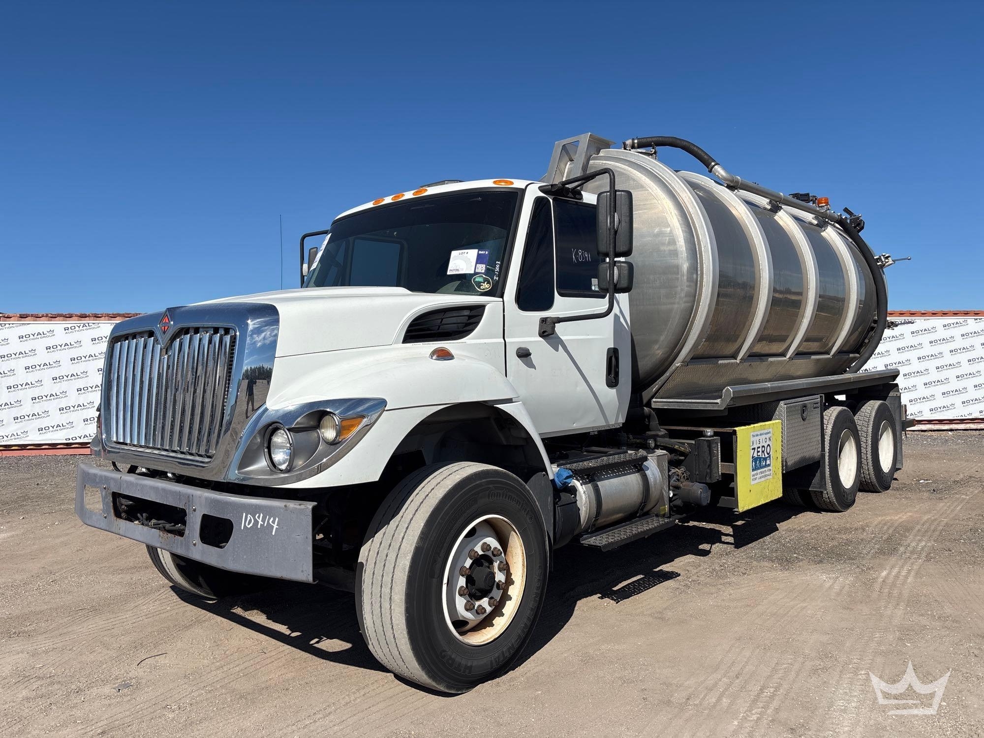 2018 International WorkStar 7400 T/A Lely 4,500 Gallon Septic Wet Vacuum Truck (A61568)