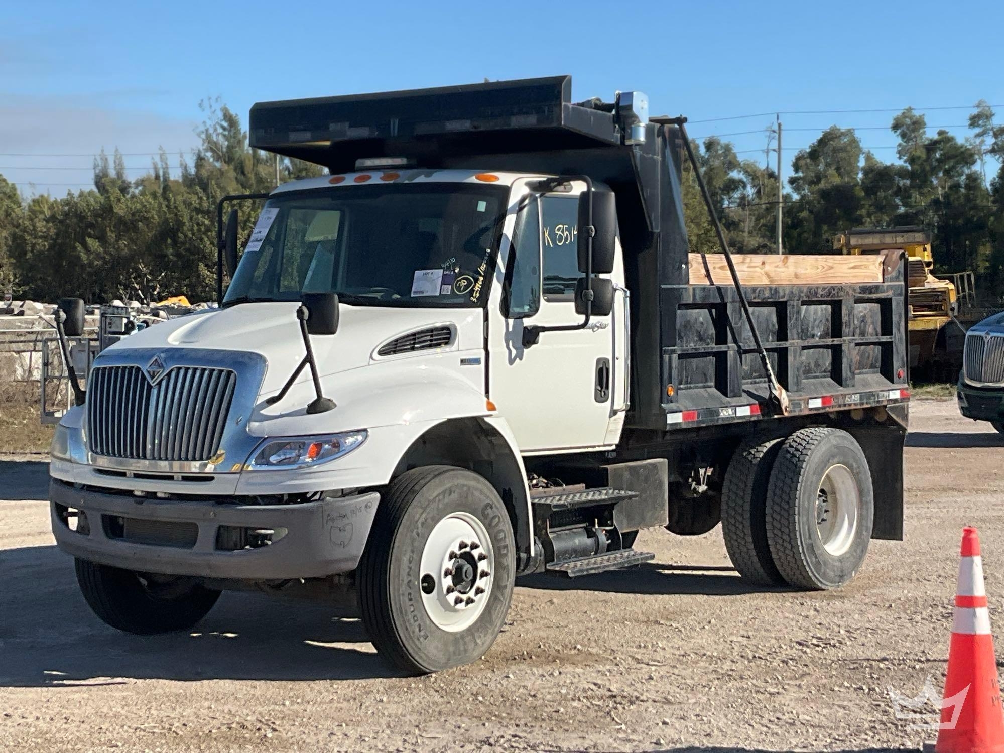 2014 International DuraStar 4300 S/A Dump Truck (A61573)