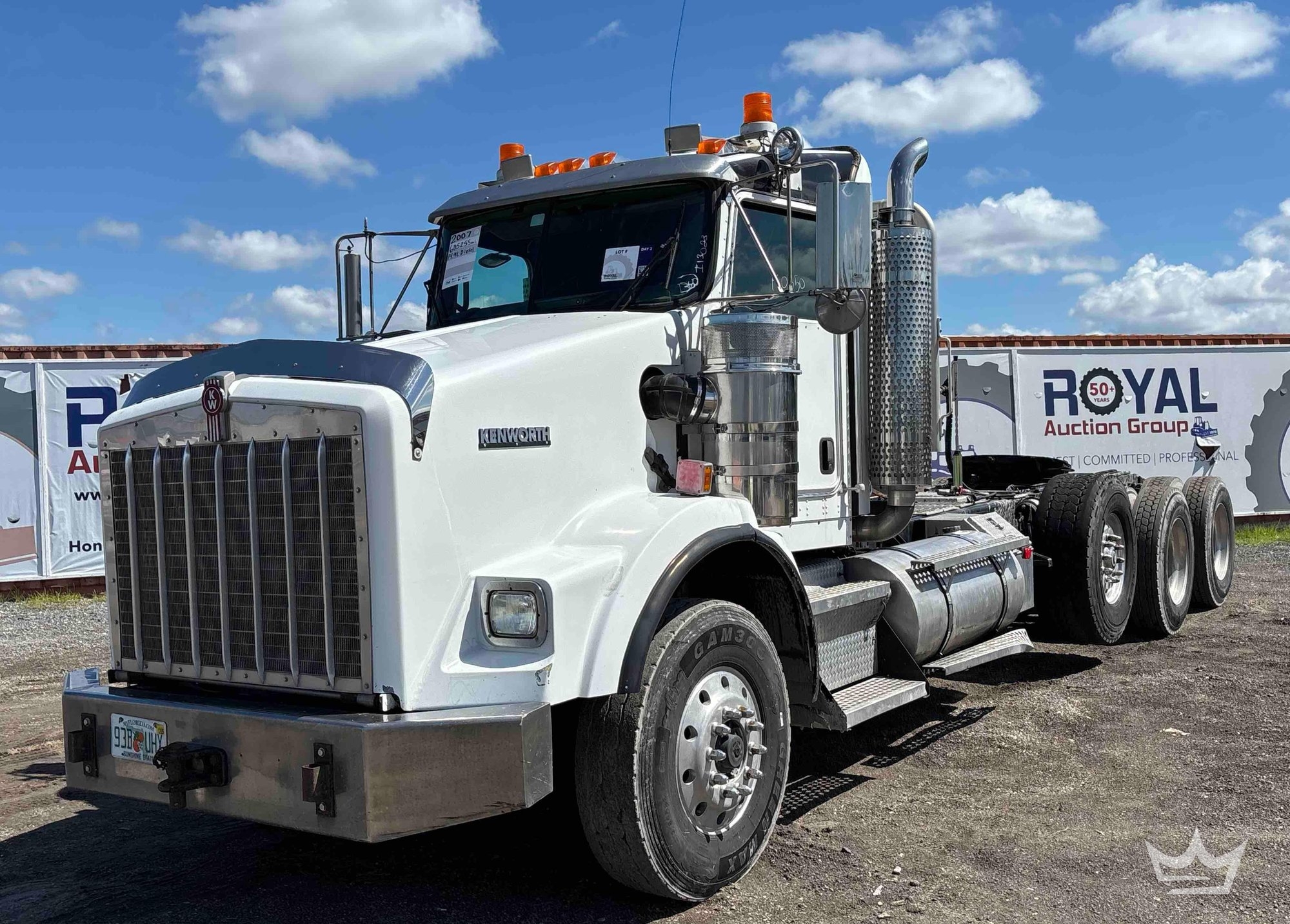 2007 Kenworth T800 Tri Axle Day Cab Truck Tractor (A56858)