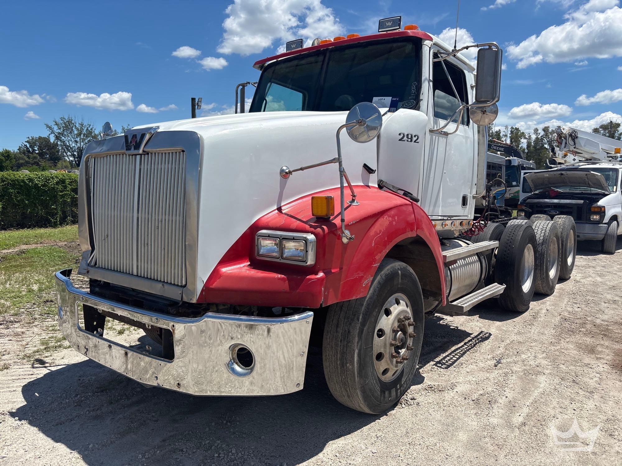 2007 Western Star 4900 SA Tri-Axle Wet Kit Day Cab Truck Tractor (A61568)