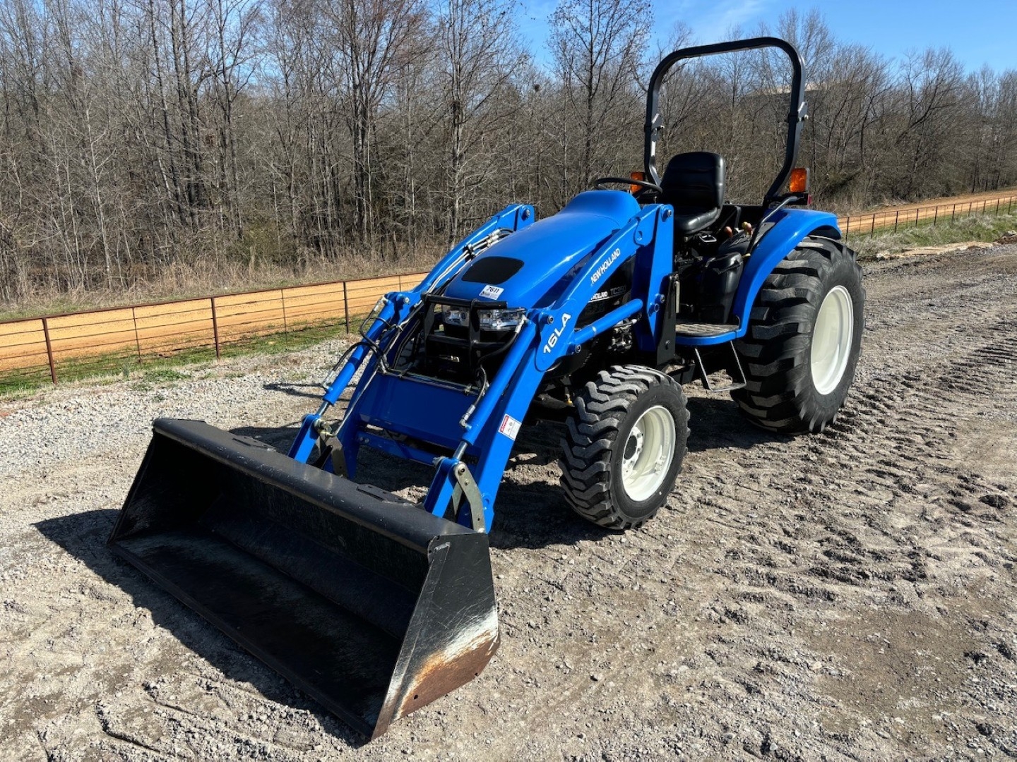 New Holland TC35D Tractor w/ Loader (A64047)