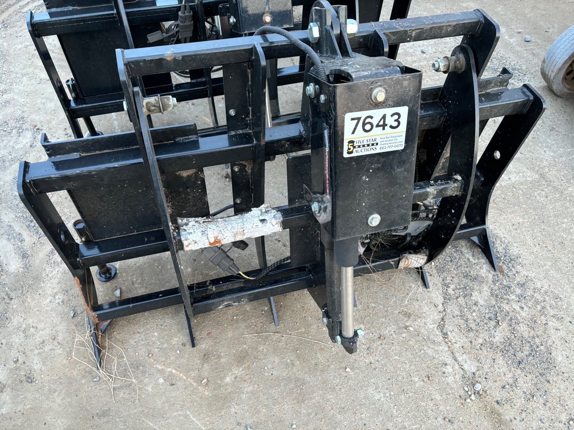 Worksaver 48" Tractor Grapple w/ 12V Actuator (A64047)