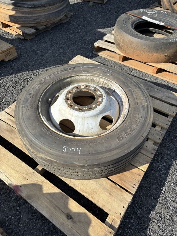 275/70R19.5 Tire and Wheel (A68134)