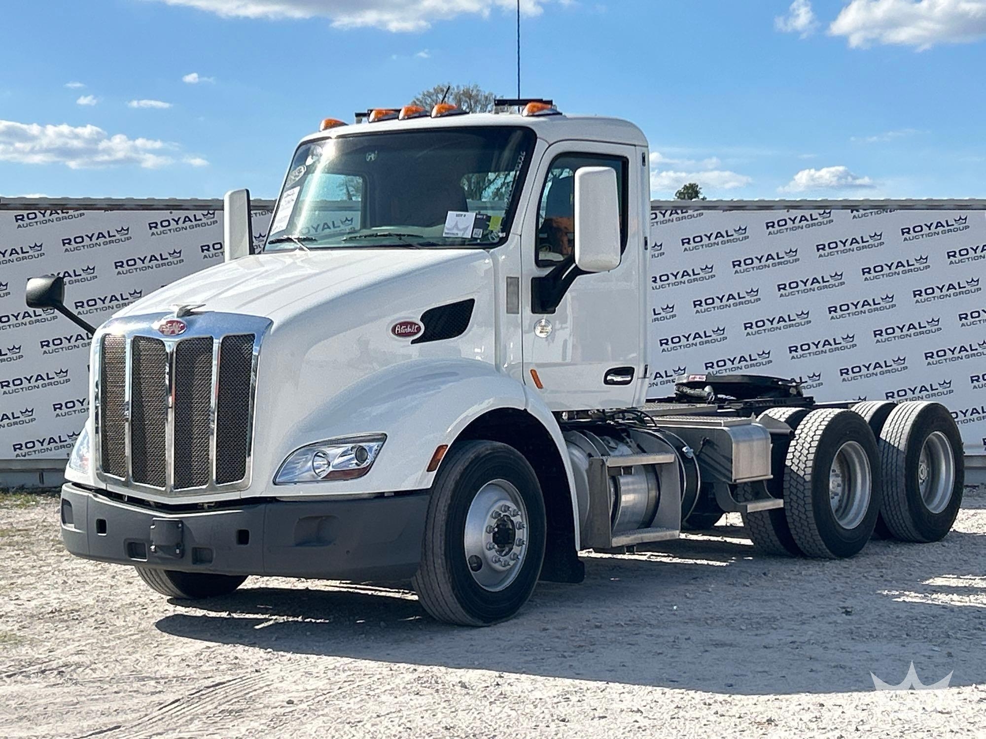 2022 Peterbilt 579 T/A Day Cab Truck Tractor (A61568)