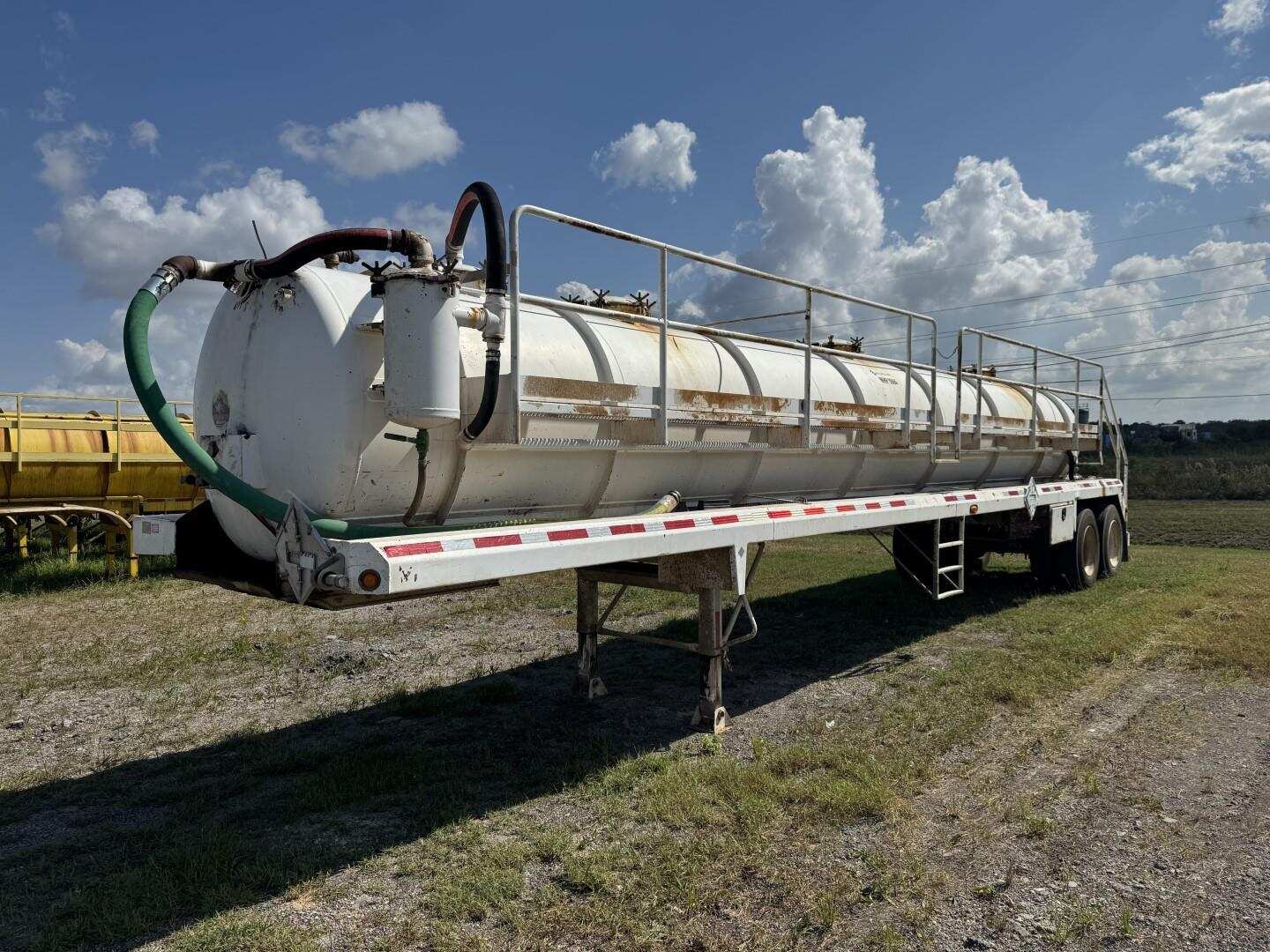 2014 DRAGON PRODUCTS 130BBL VACUUM TRAILER (A58214)