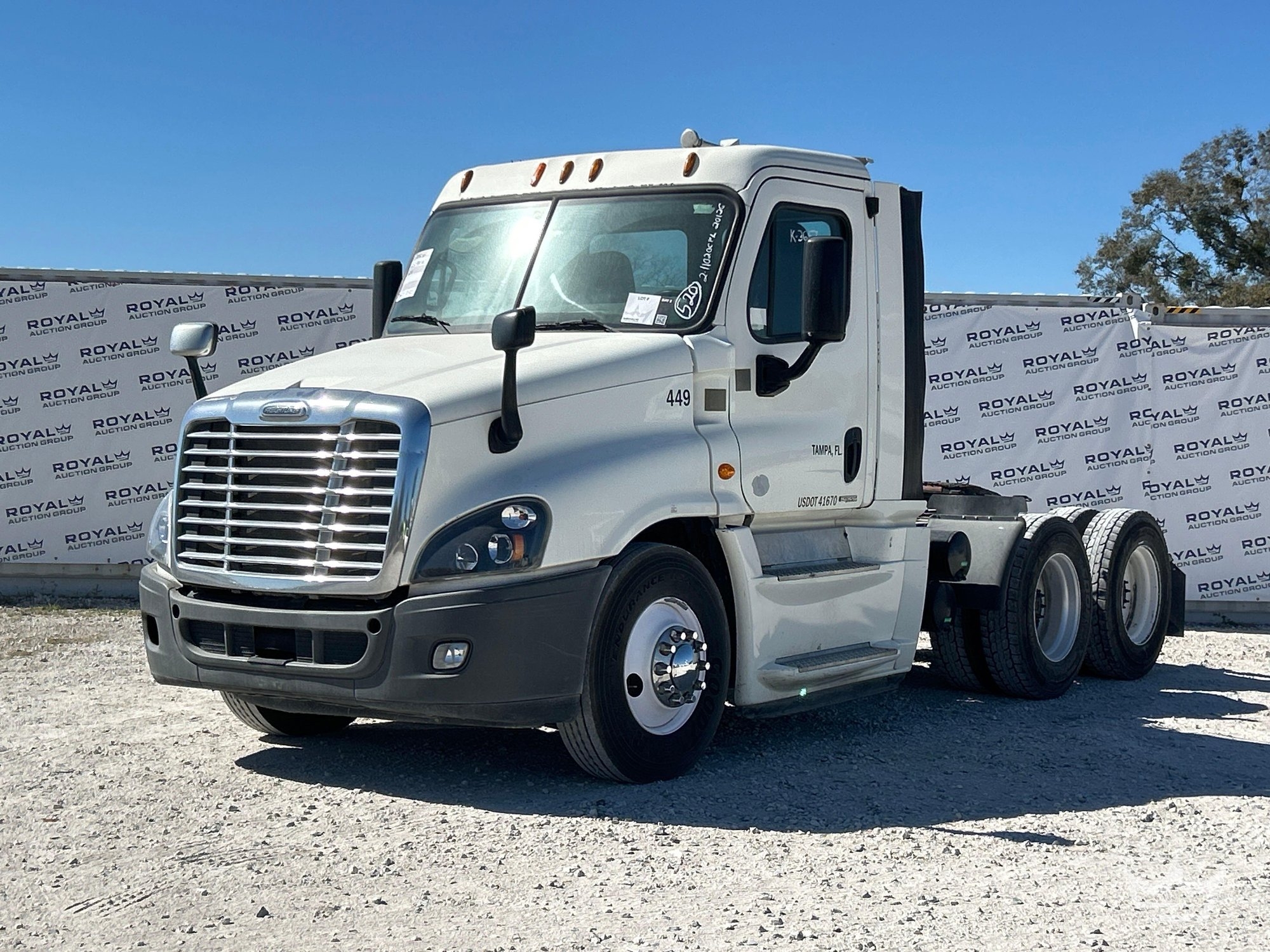 2016 Freightliner Cascadia 125 T/A Day Cab Truck Tractor (A61568)