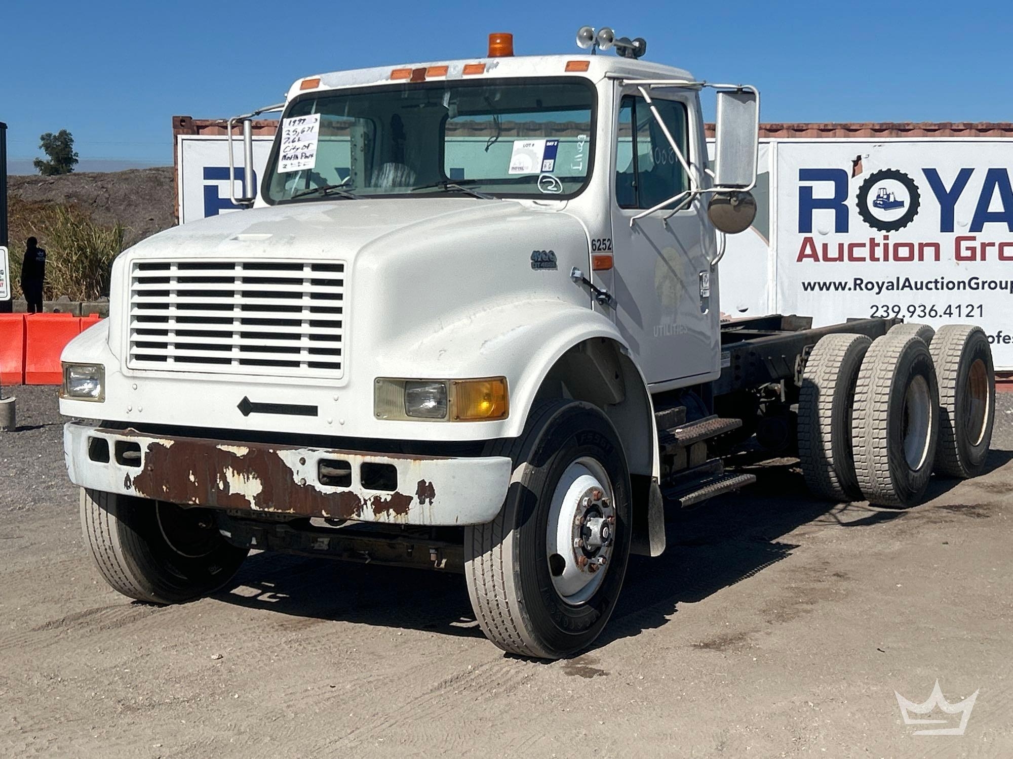 1999 International F-4900 T/A Cab and Chassis Truck (A56858)