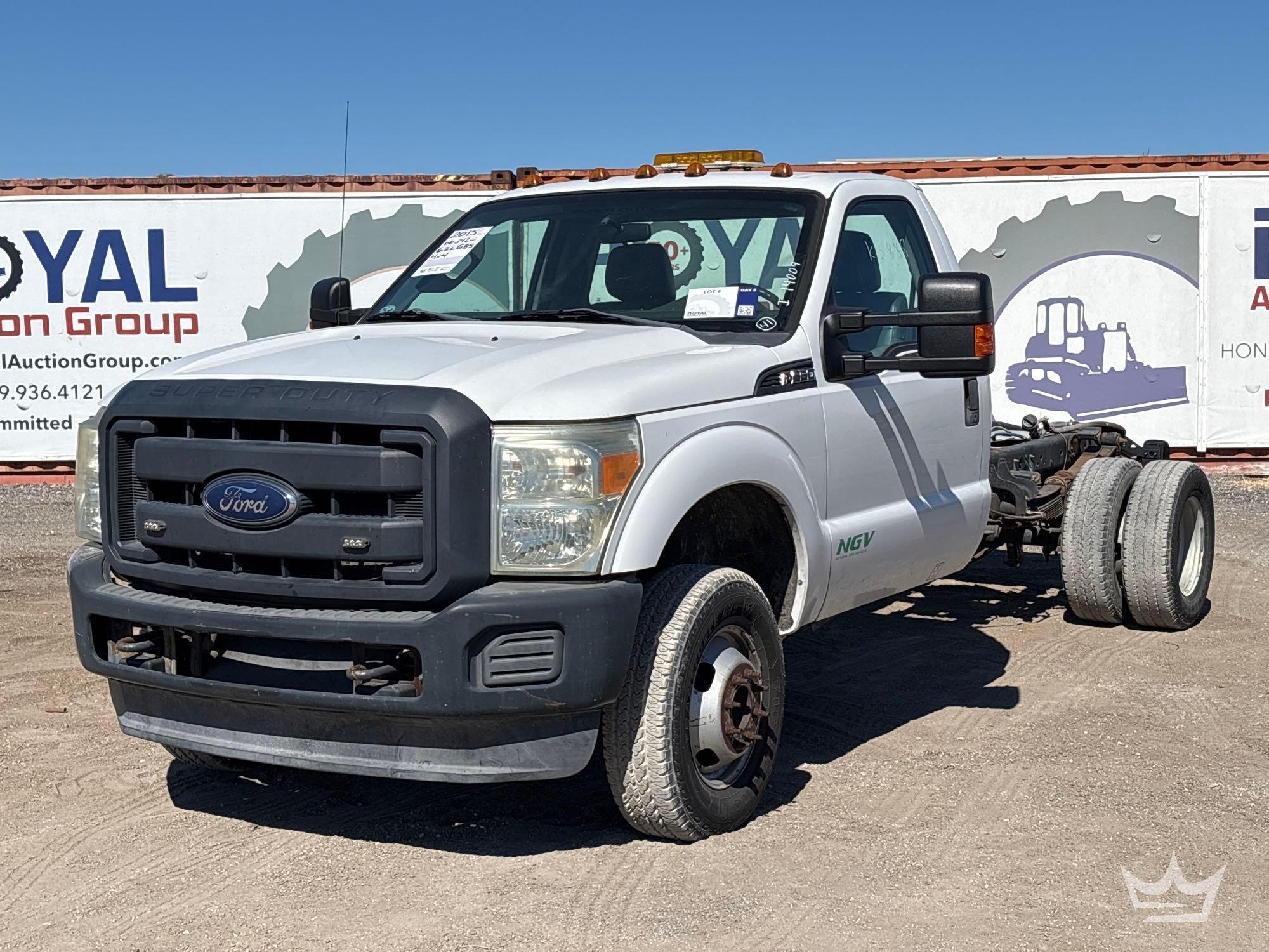 2015 Ford F-350 Cab and Chassis Truck (A56858)