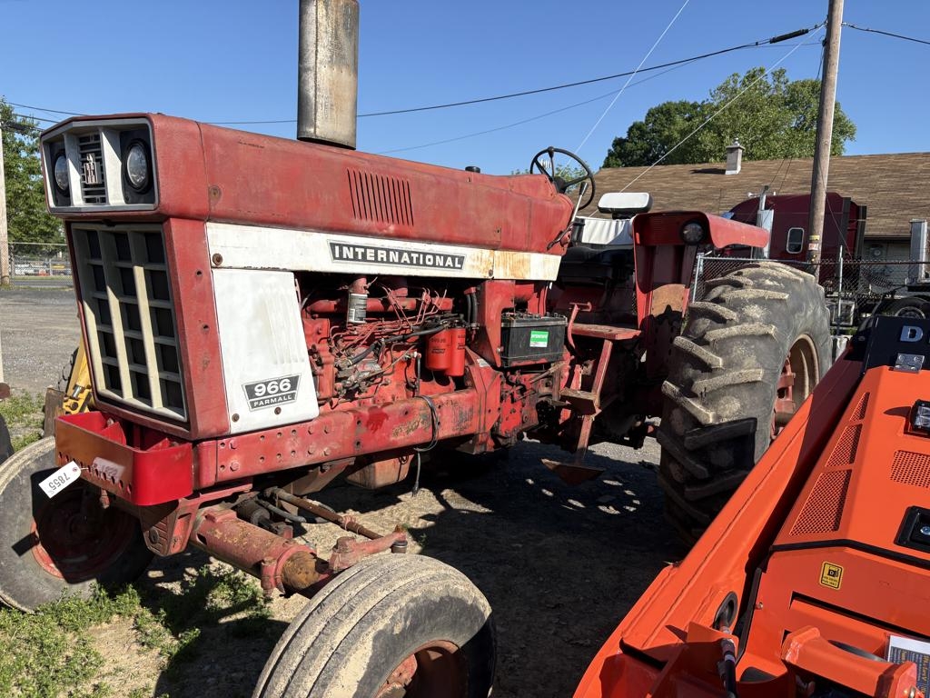 International 966 2WD Tractor (A49251)