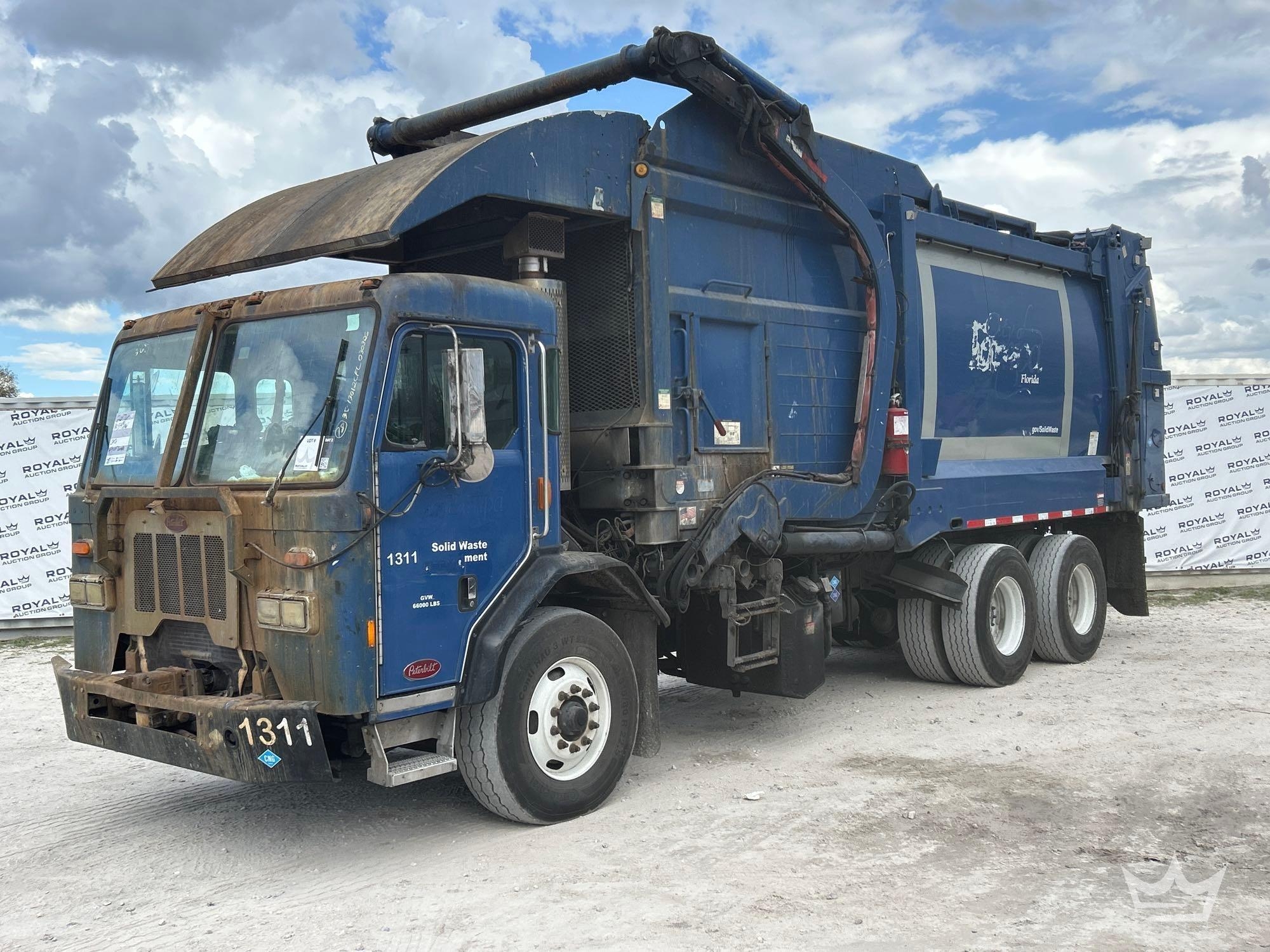 2017 Peterbilt 320 T/A Heil 28Yd Front Loader Garbage Truck (A61573)