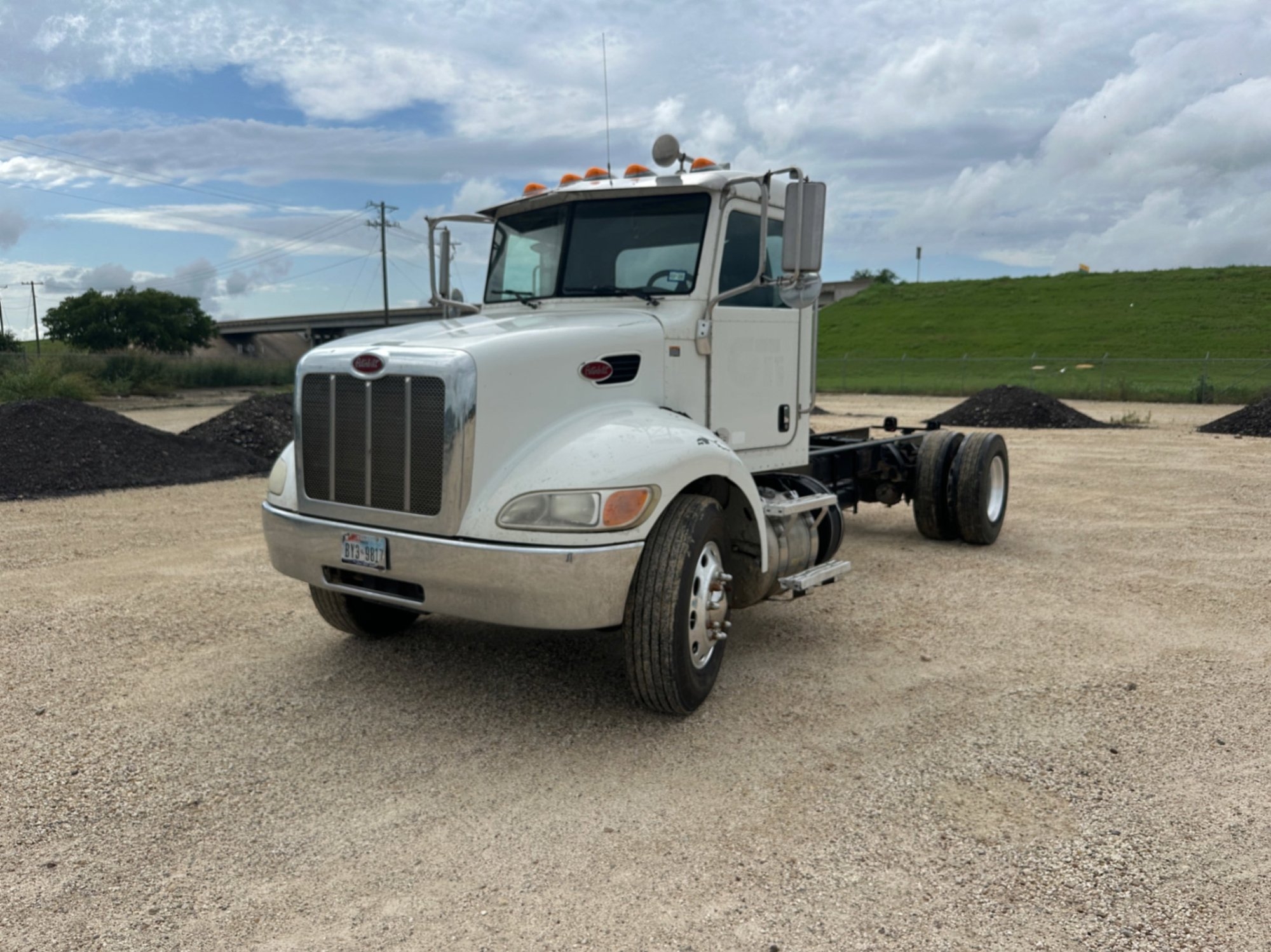 2013 PETERBILT 337 CAB AND CHASSIS (A48992)