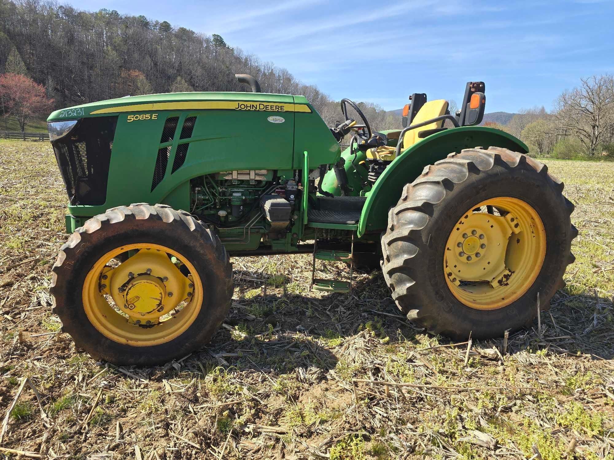JOHN DEERE 5085E TRACTOR (A64277)