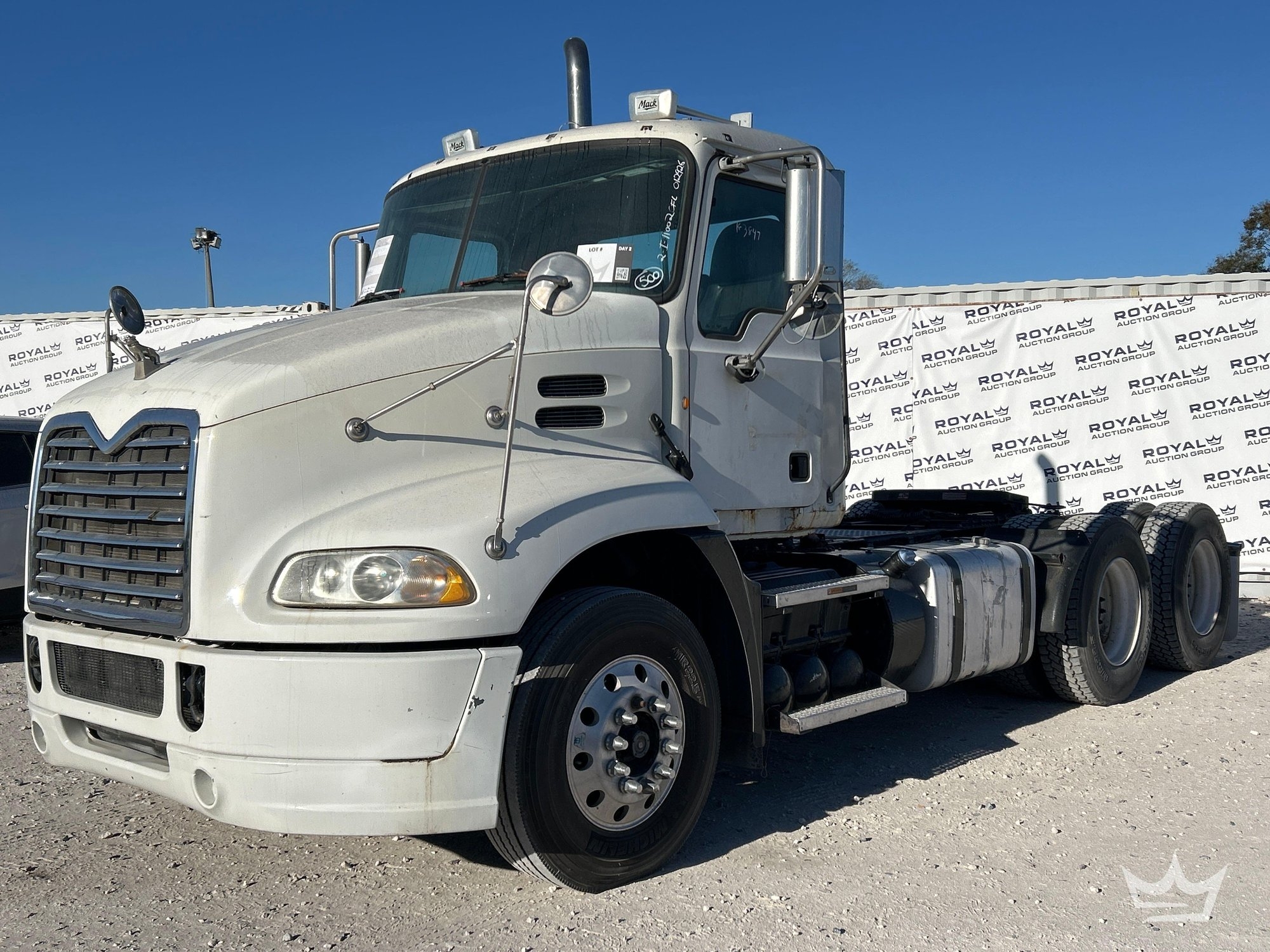 2013 Mack CXU613 T/A Day Cab Truck Tractor (A61573)