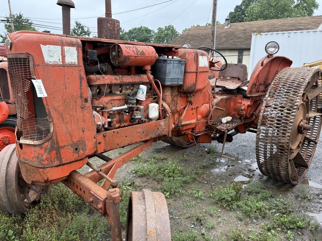 Allis Chalmers D19 2WD Tractor (A49251)
