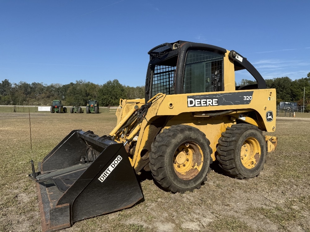 Deere 320 (A53317)