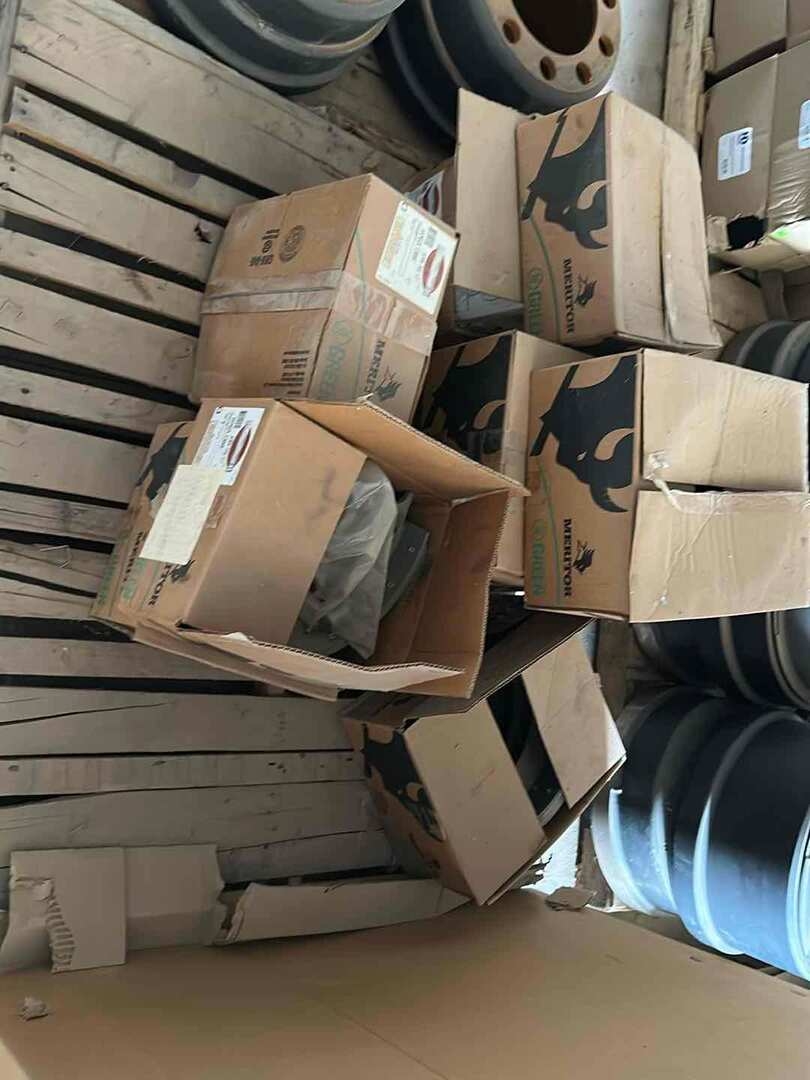 PALLET OF MERITOR BRAKE SHOES (A55745)
