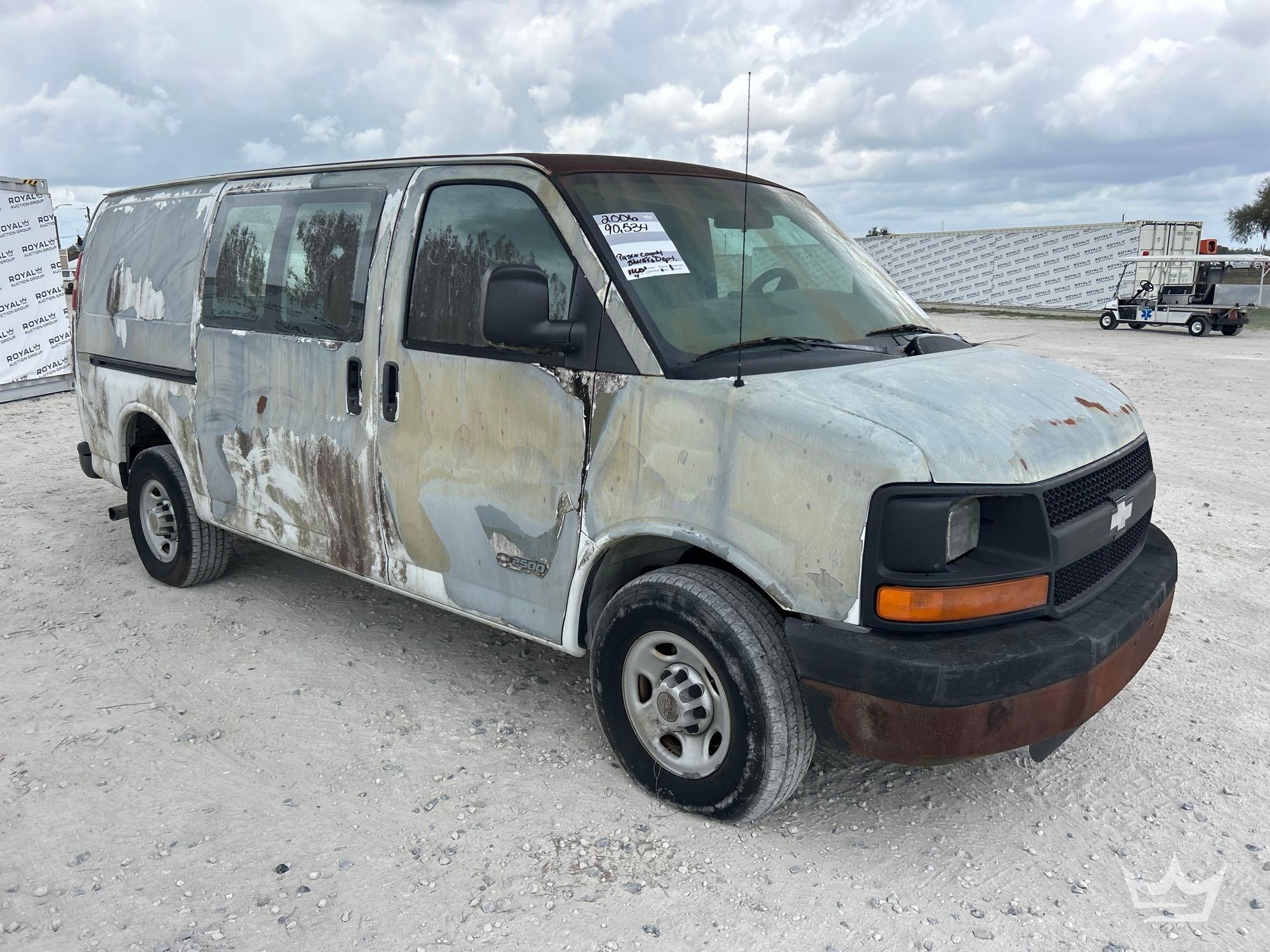 2006 Chevrolet Express 2500 Cargo Van (A64556)