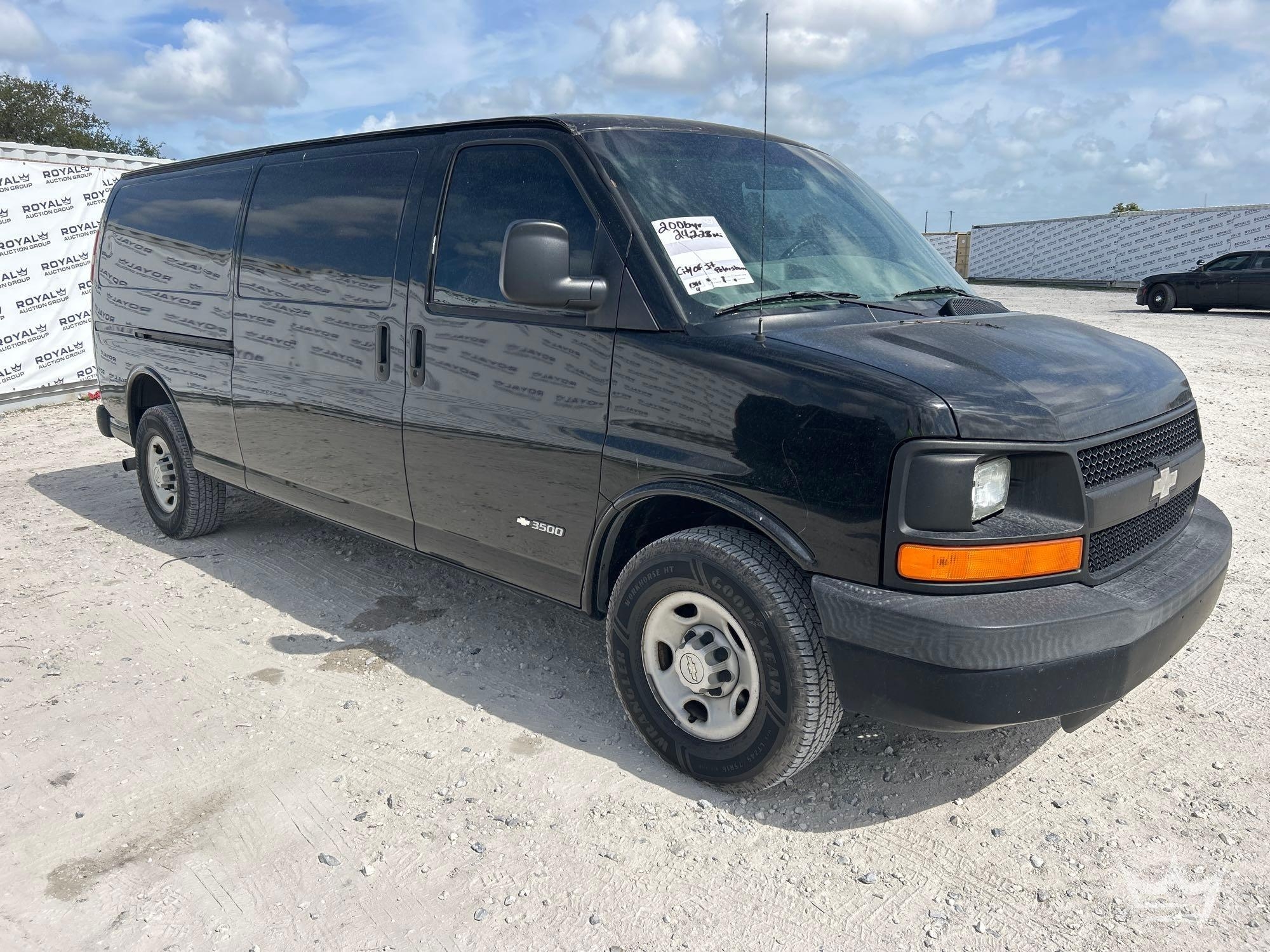 2006 Chevrolet Express 3500 Cargo Van (A64556)