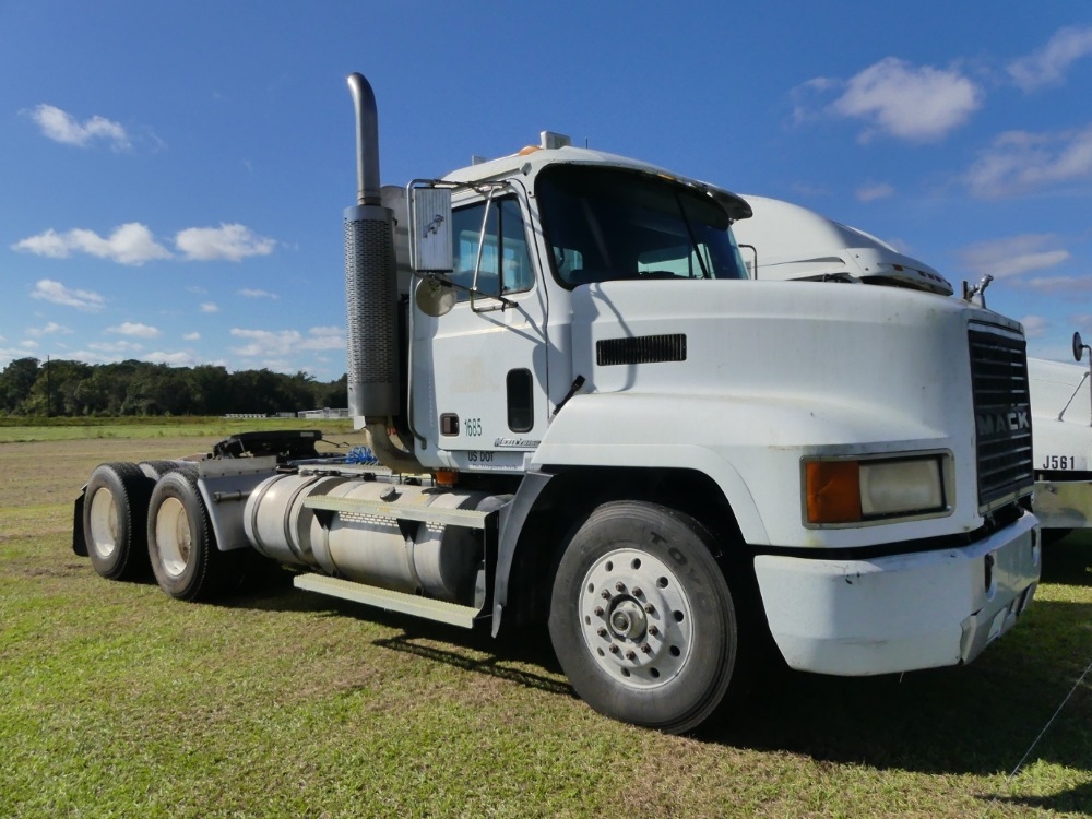 2000 Mack CH613 MaxiCruise (A57148)