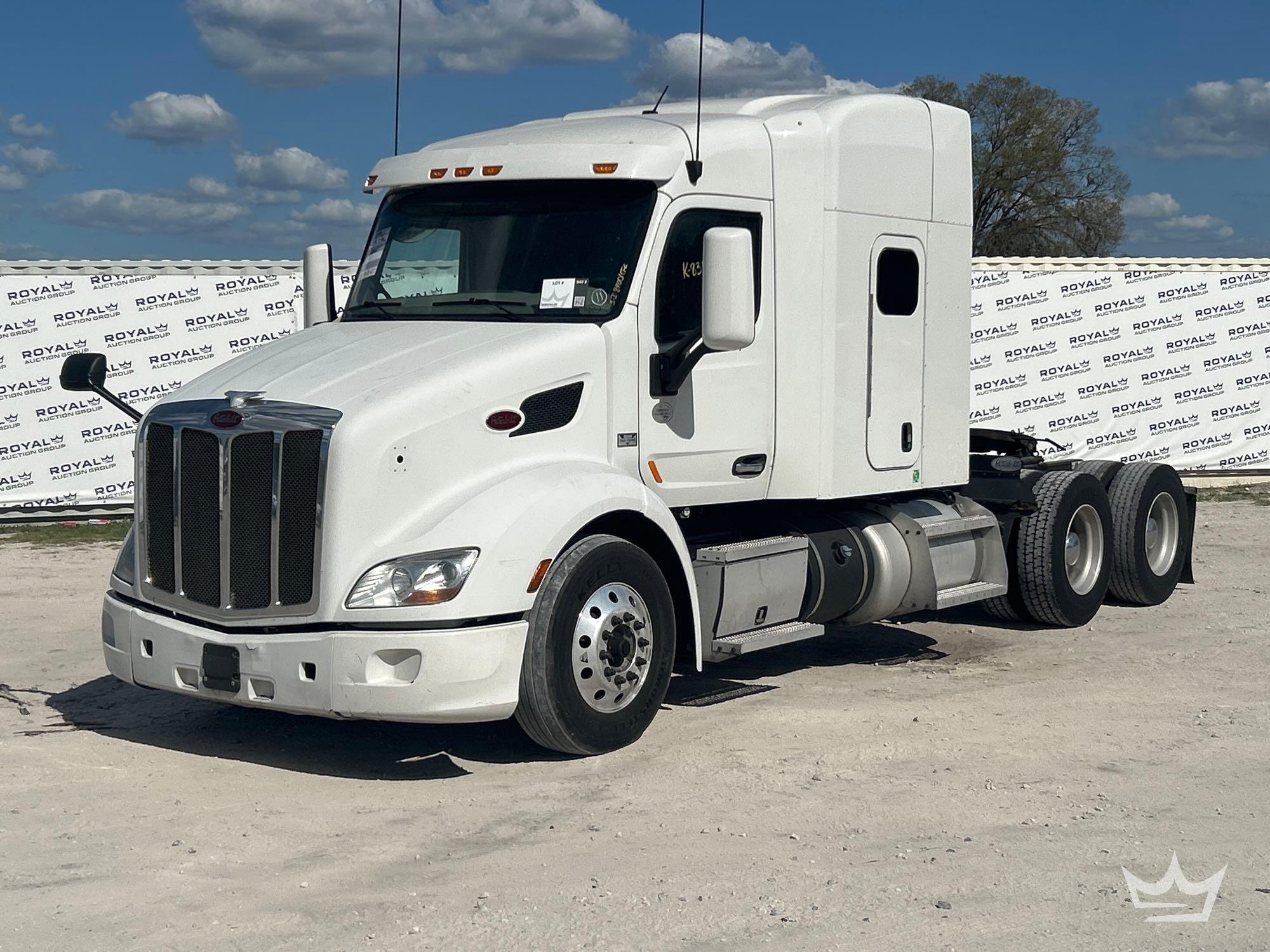2019 Peterbilt 579 T/A Sleeper Cab Truck Tractor (A61573)