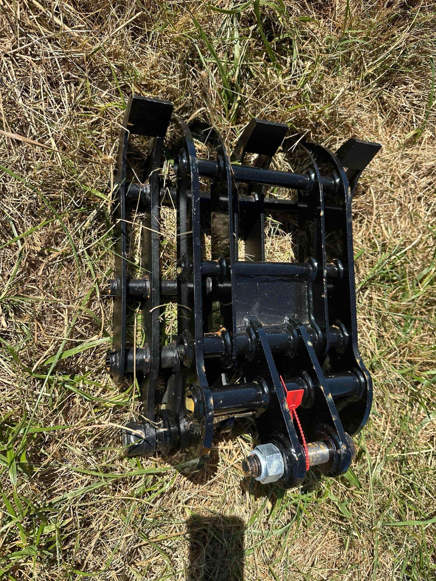 New/Unused Grapple for CFG Mini Excavator (A54865)