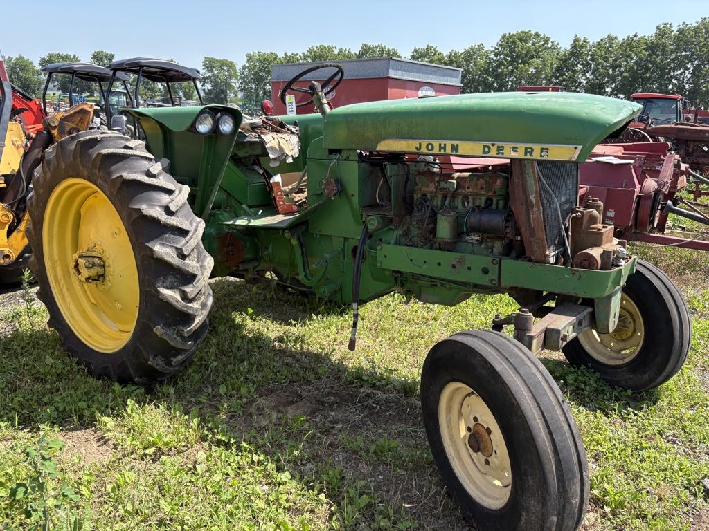 John Deere 2010 2WD Tractor (A49251)