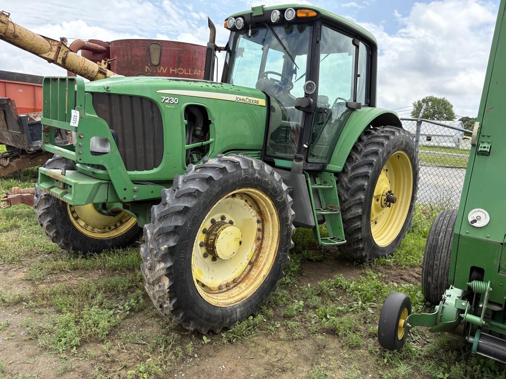 2010 John Deere 7230 Premium 4x4 Tractor (A49251)