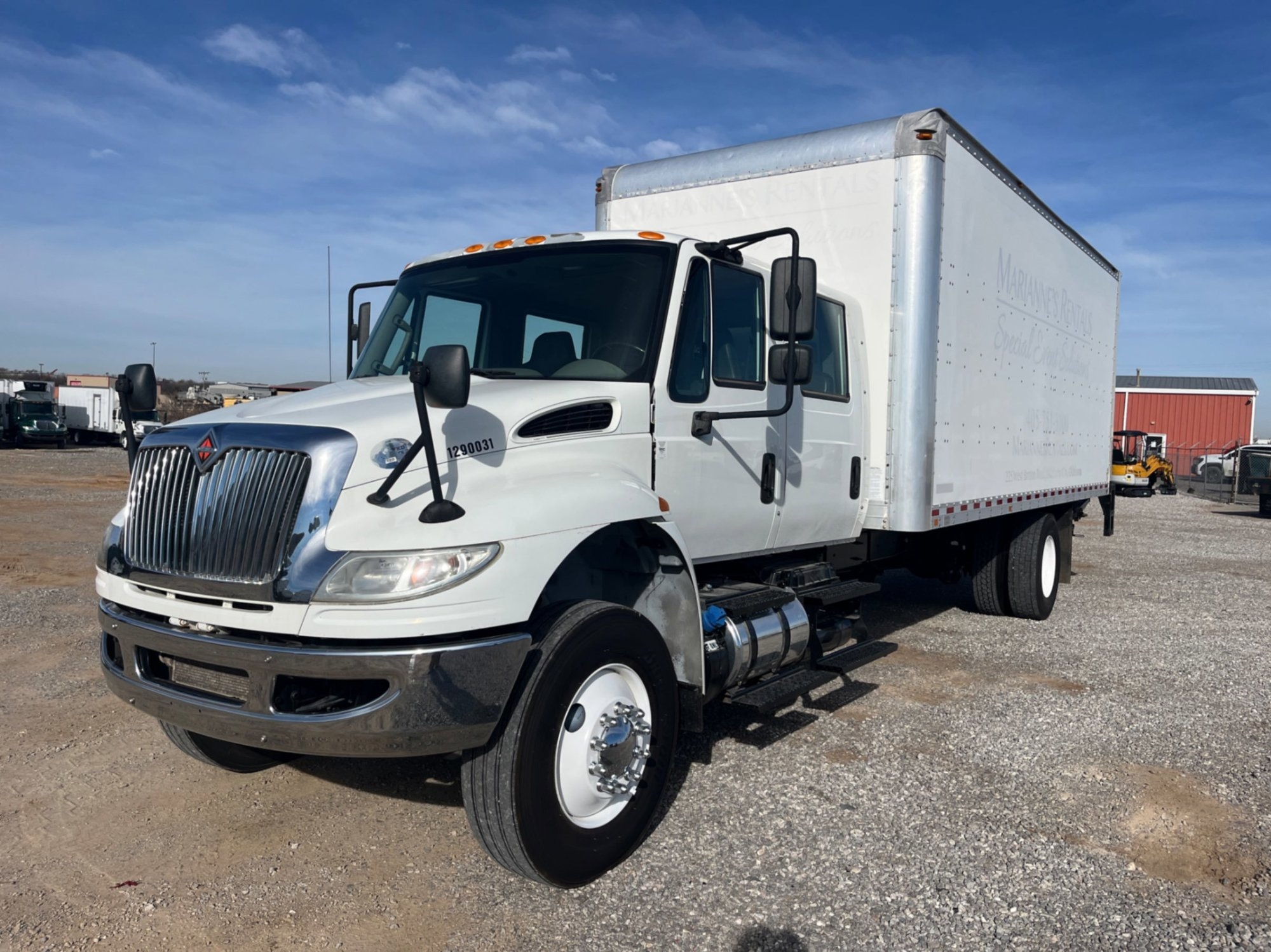 2019 INTERNATIONAL DURASTAR 4300 CREW CAB BOX TRUCK (A58214)