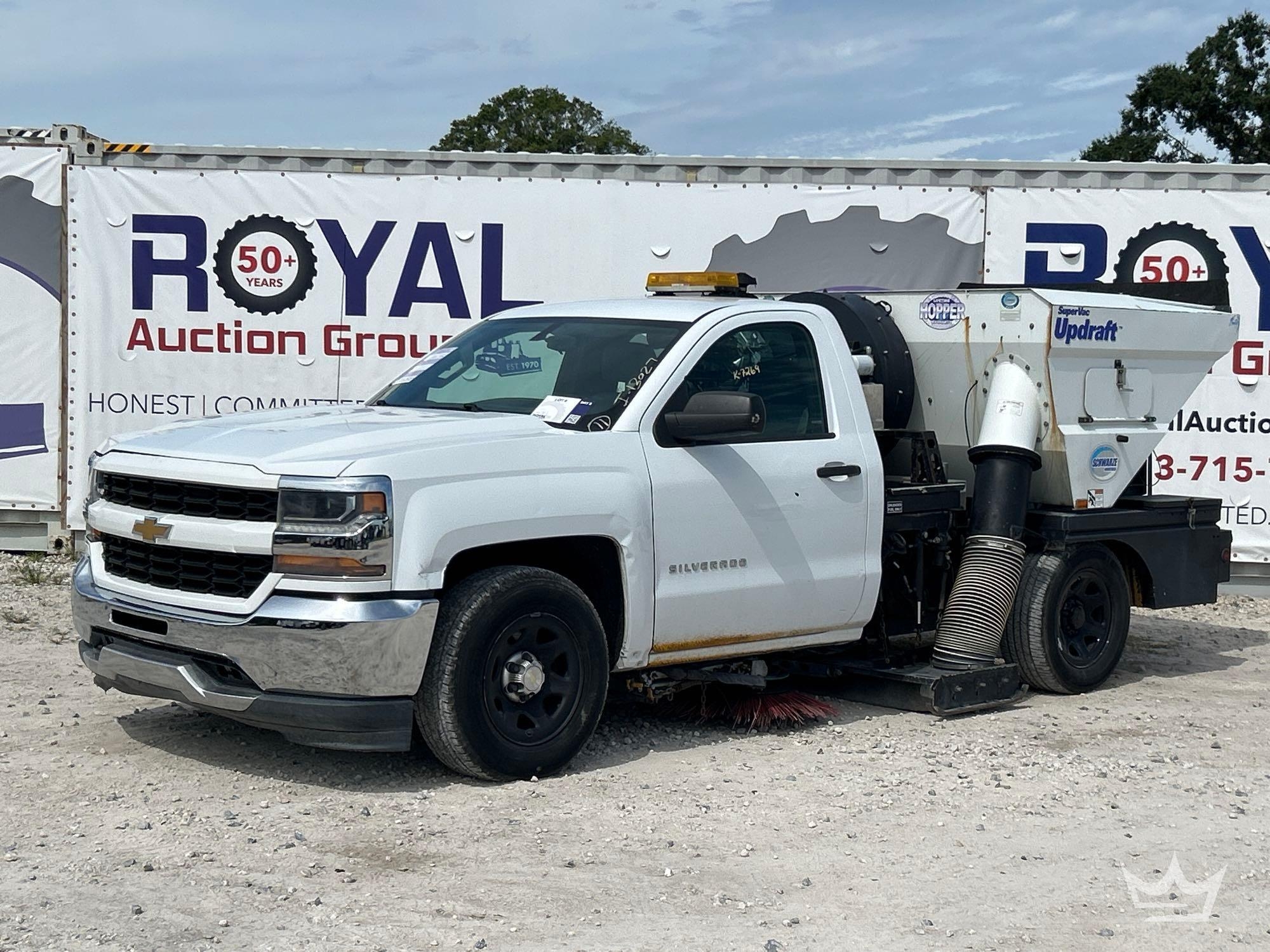 2017 Chevrolet Silverado Schwarze SuperVac Updraft Sweeper Truck (A55852)