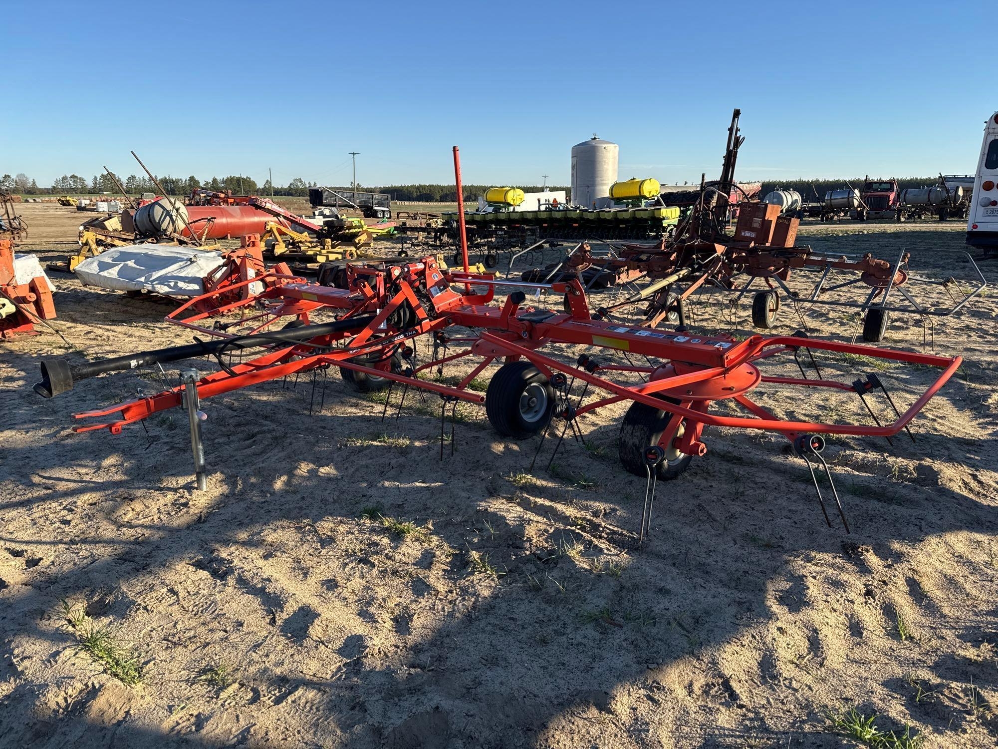 KUHN GF5202 THA 4 BASKET HAY TEDDER (A63290)