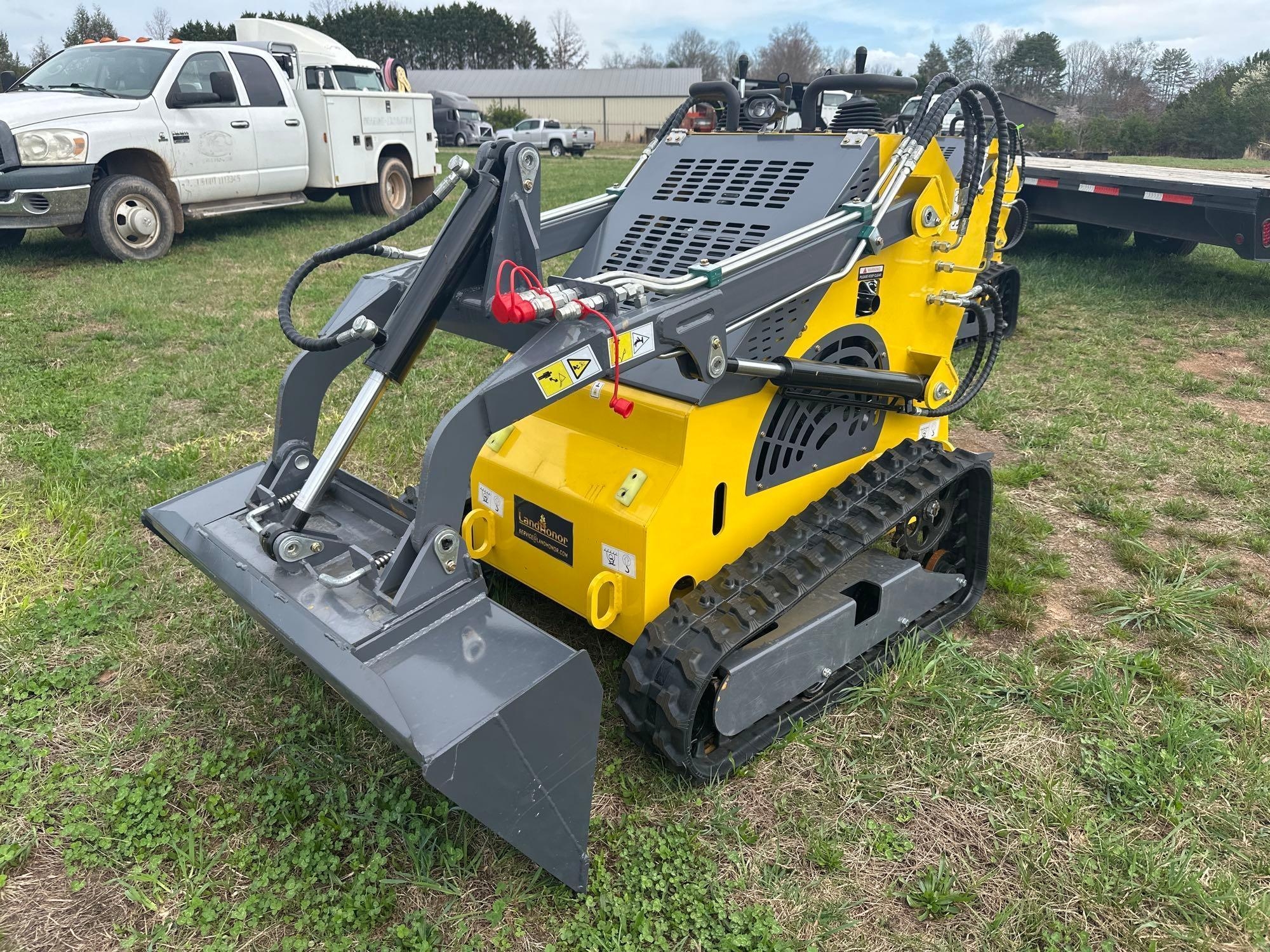 New/Unused Landhonor Mini Skidsteer (A65583)
