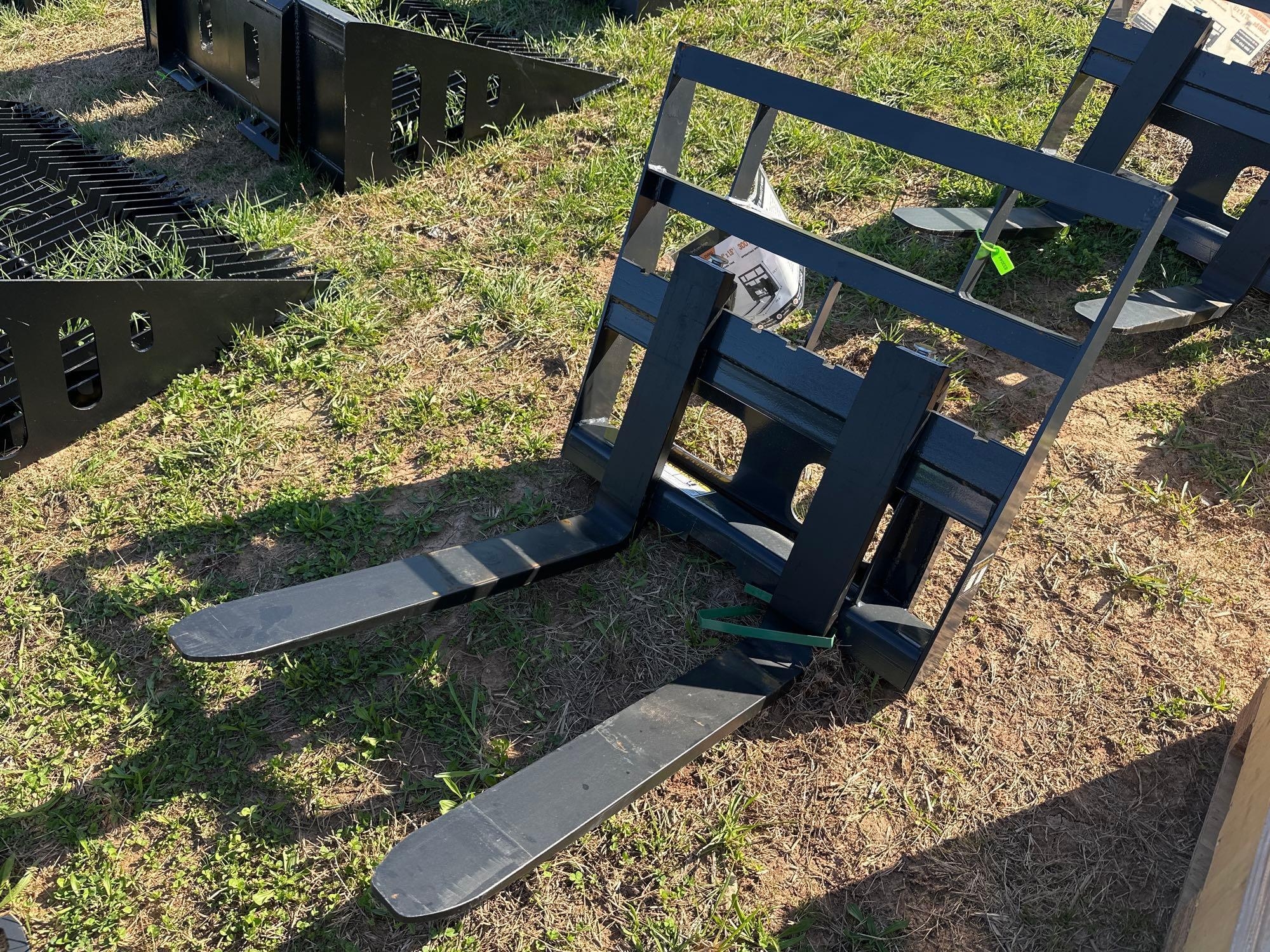 New/Unused Wolverine Mini Quick Attach Pallet Forks (A65583)