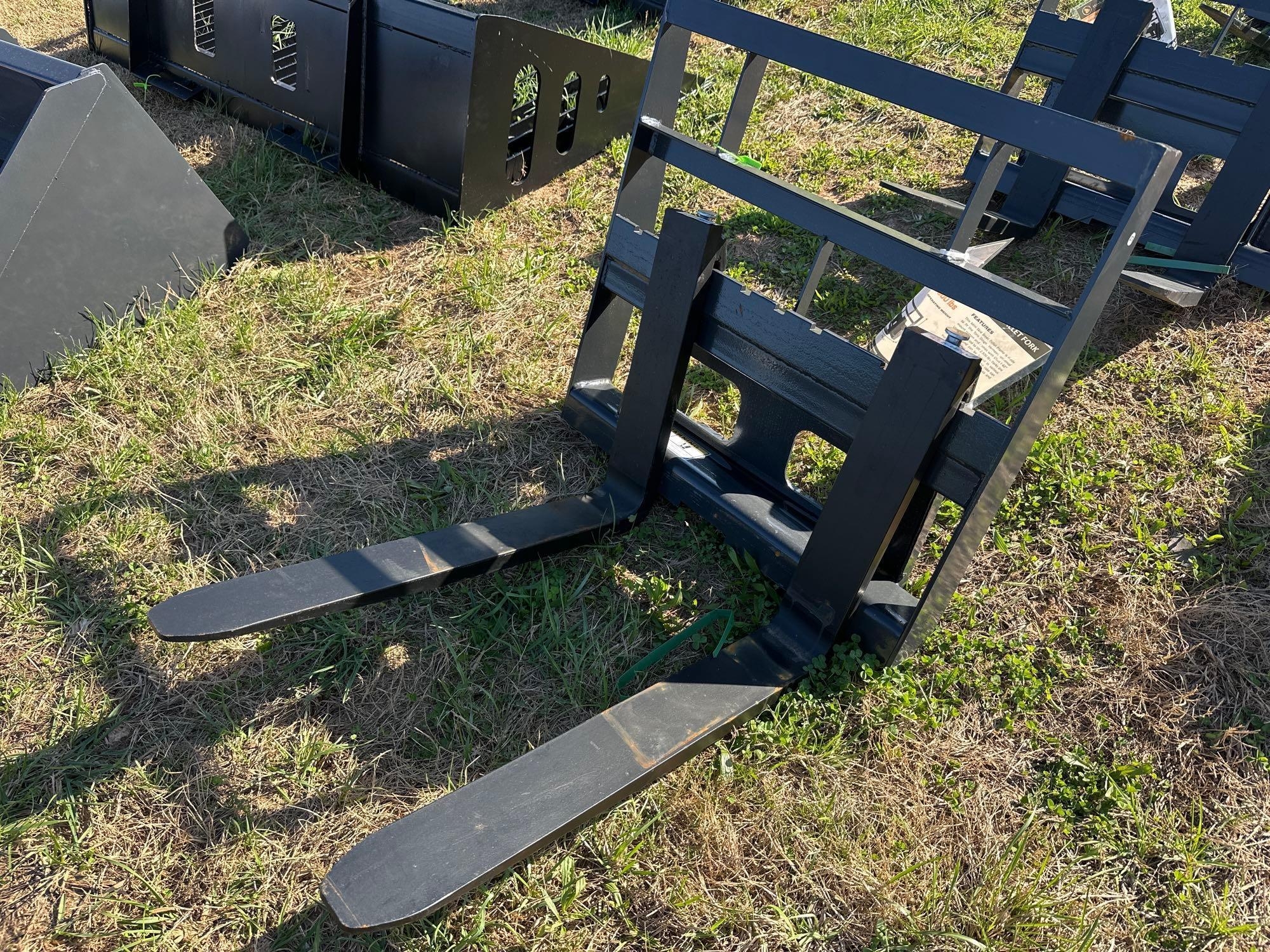 New/Unused Wolverine Mini Quick Attach Pallet Forks (A65583)