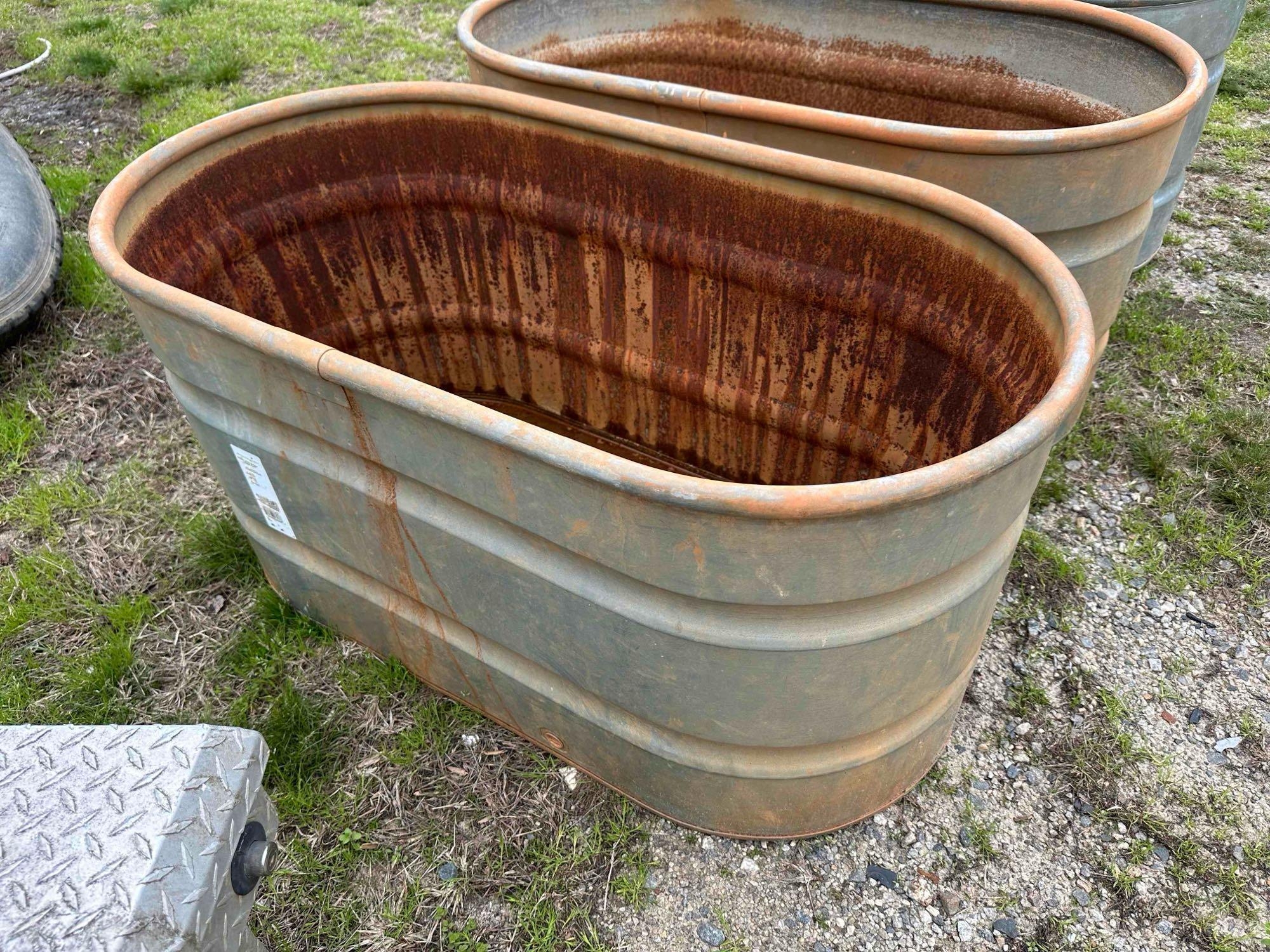 100 Gallon Galvanized Water Tank (A65579)