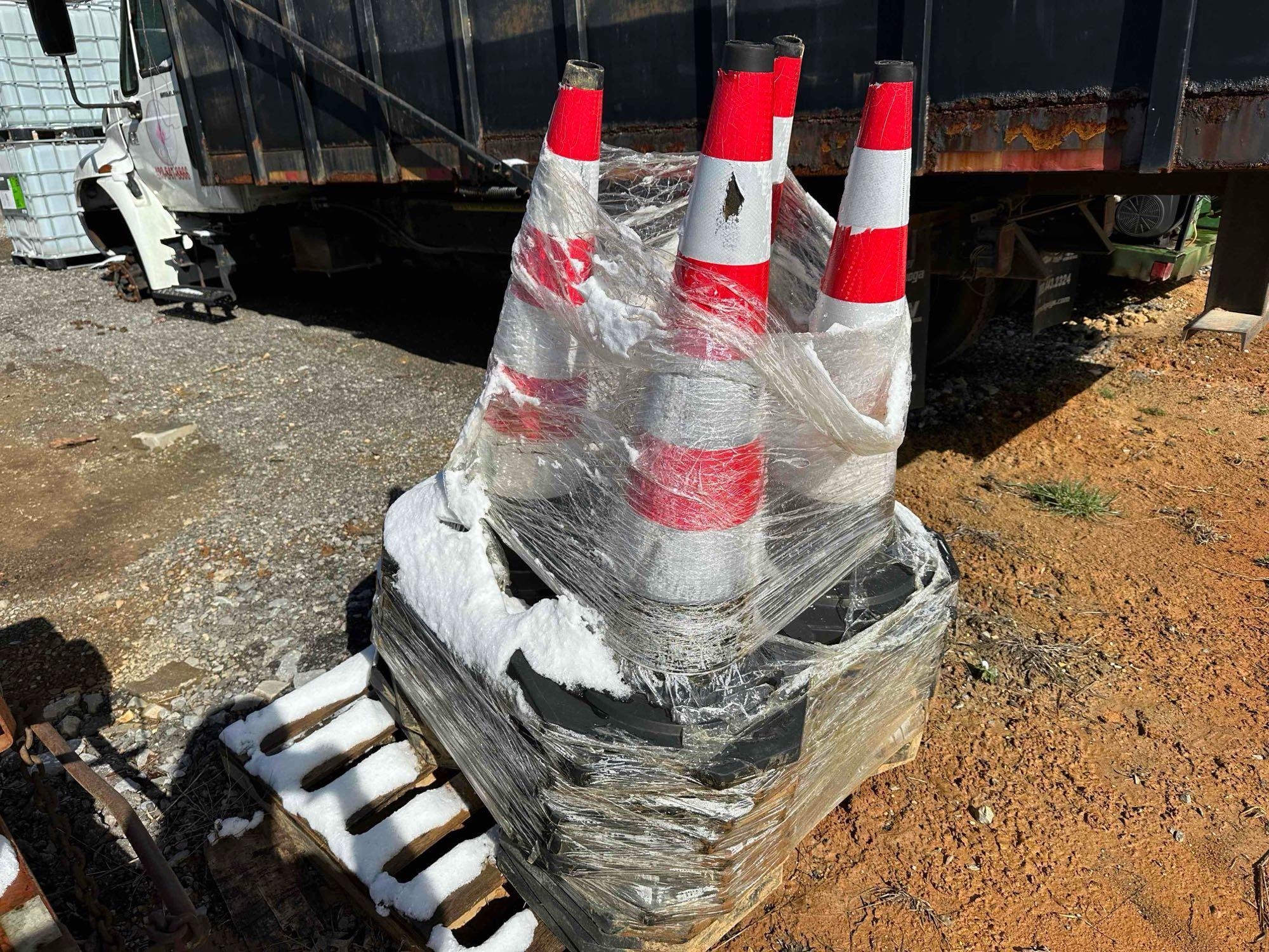 60 Traffic Cones (A65579)