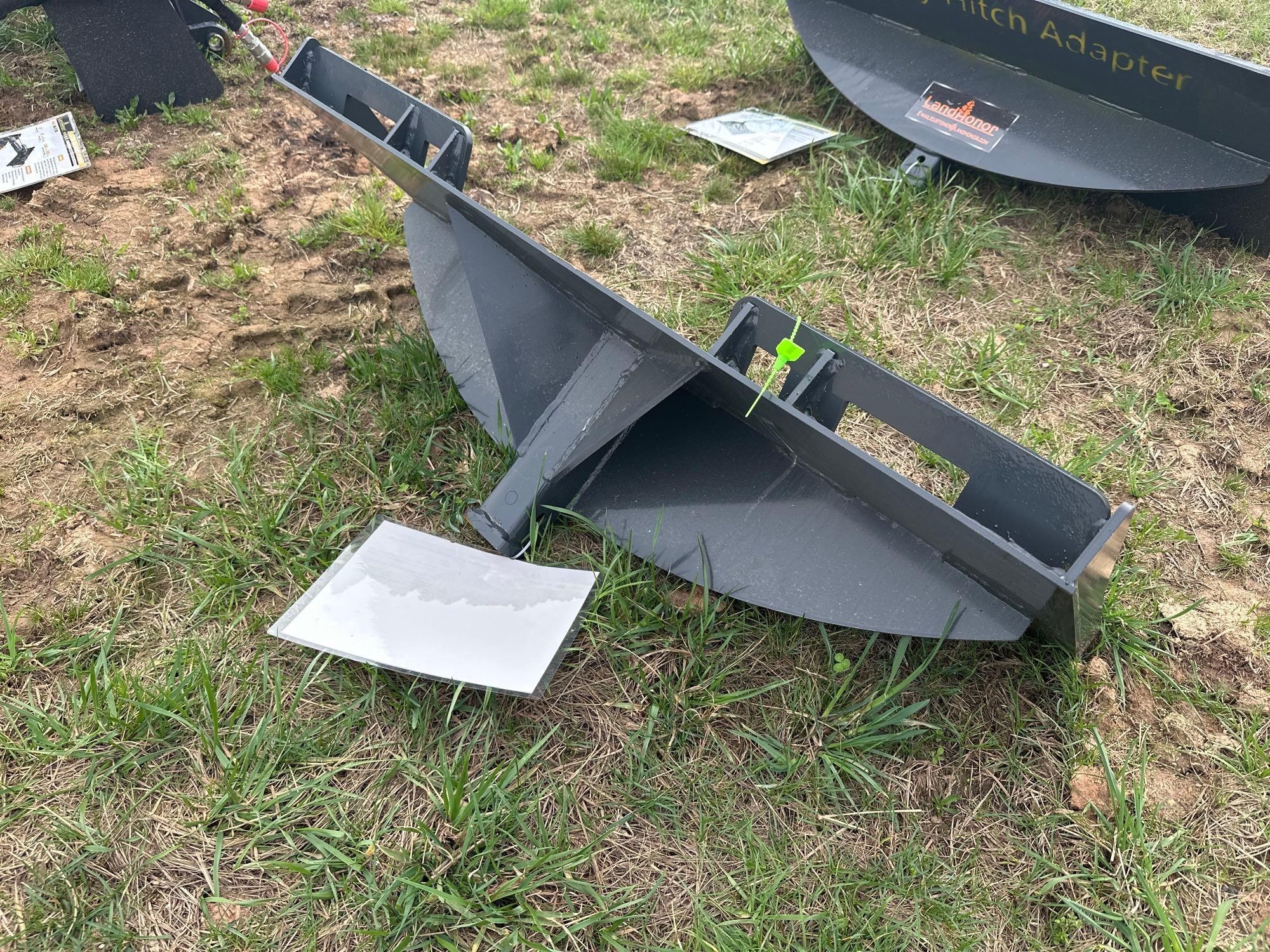 New/Unused Landhonor Quick Attach Receiver Hitch Adapter (A65583)