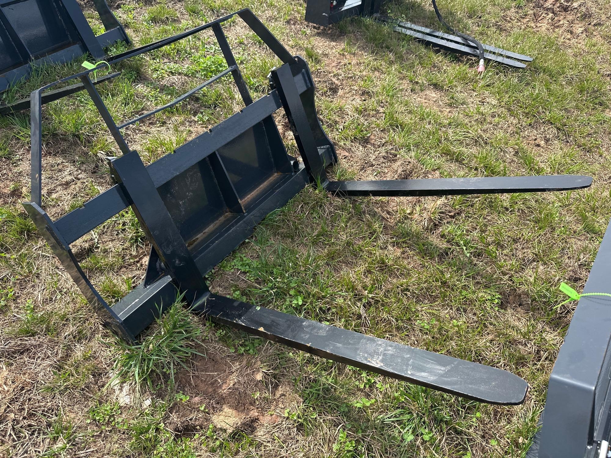 New/Unused Mini Quick Attach Pallet Forks (A65583)