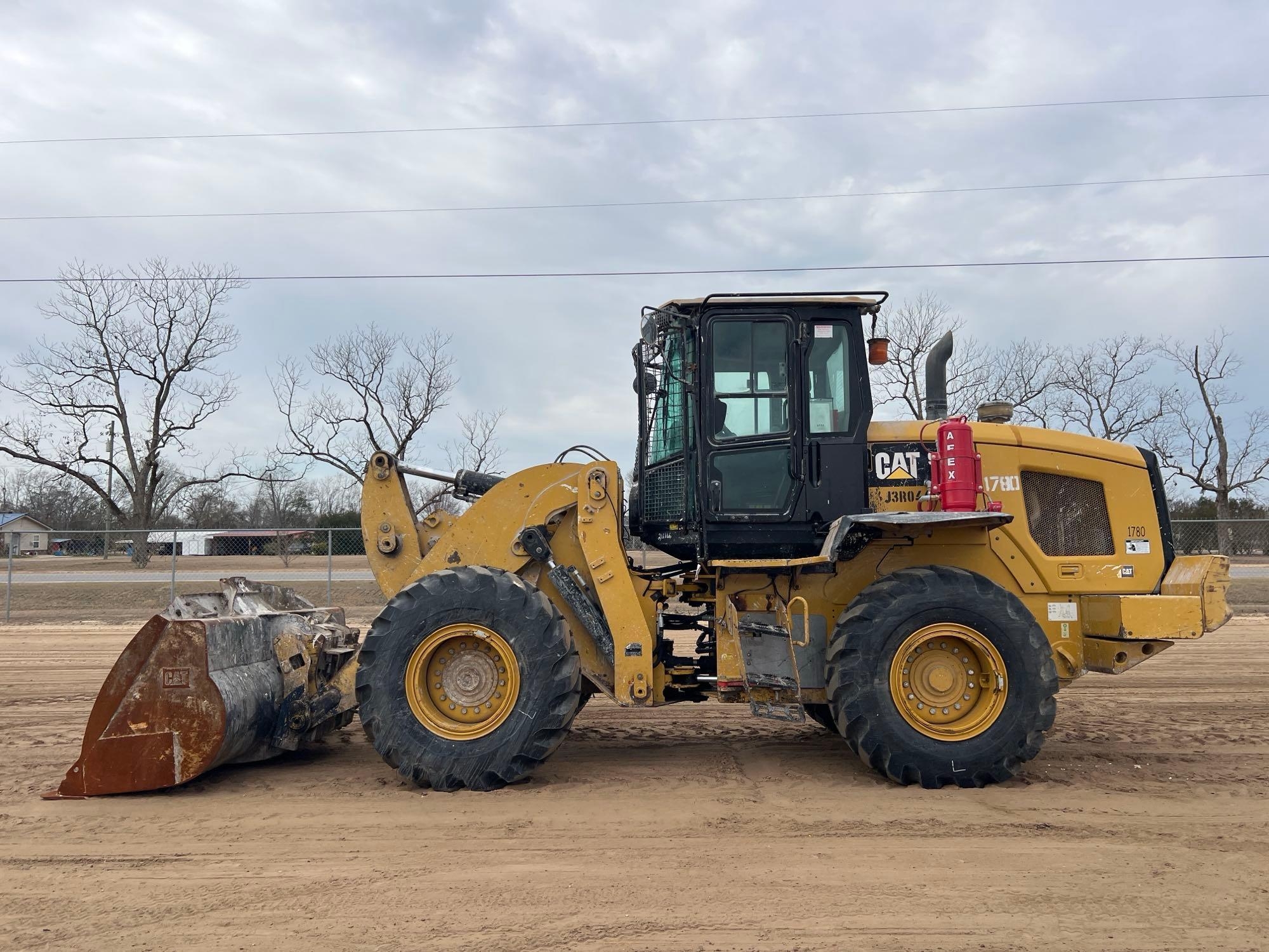 2017 CATERPILLLAR 938M WHEEL LOADER (A62129)