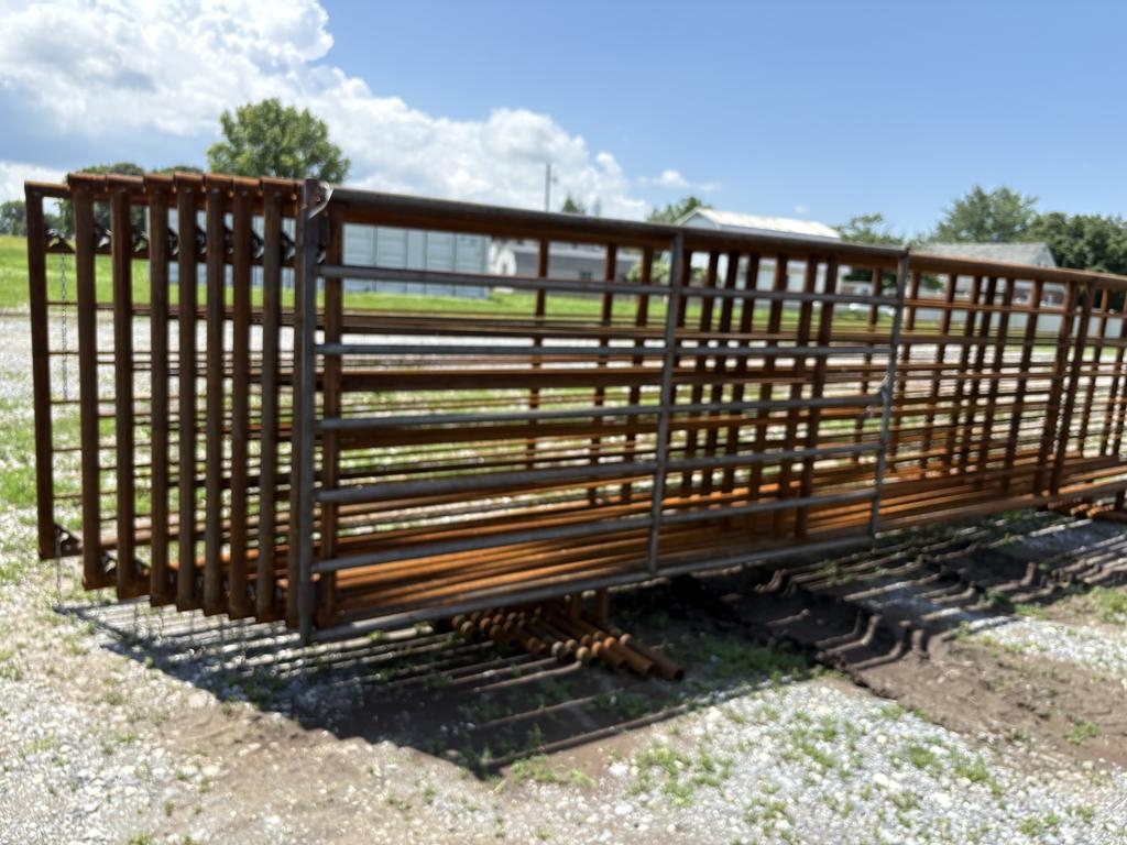 24ft Corral Panels w/ a 10ft Gate (A49251)