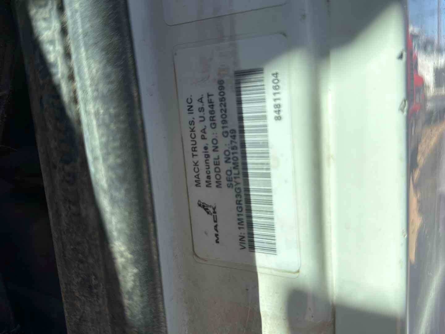 2020 MACK GR64FT (A58214)