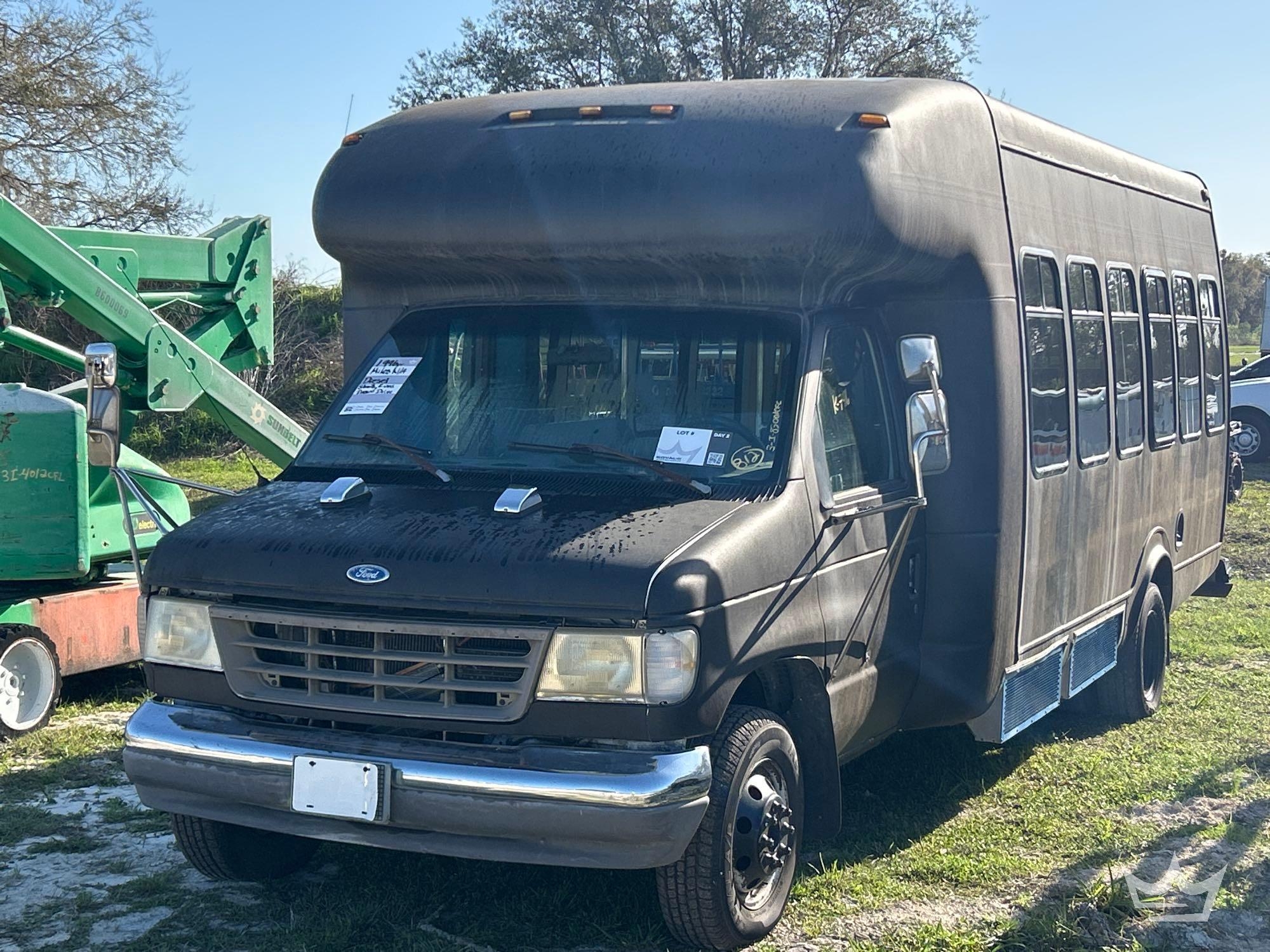 1996 Ford E-450 Shuttle Bus (A61573)