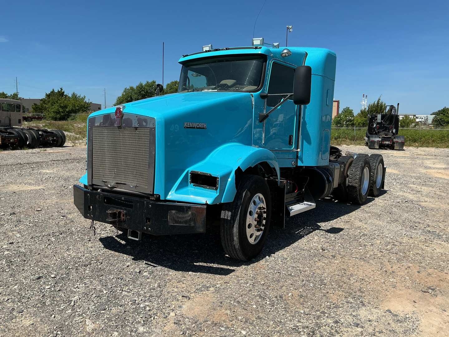 2015 KENWORTH T800 MID-ROOF SLEEPER (INOPERABLE) (A50854)