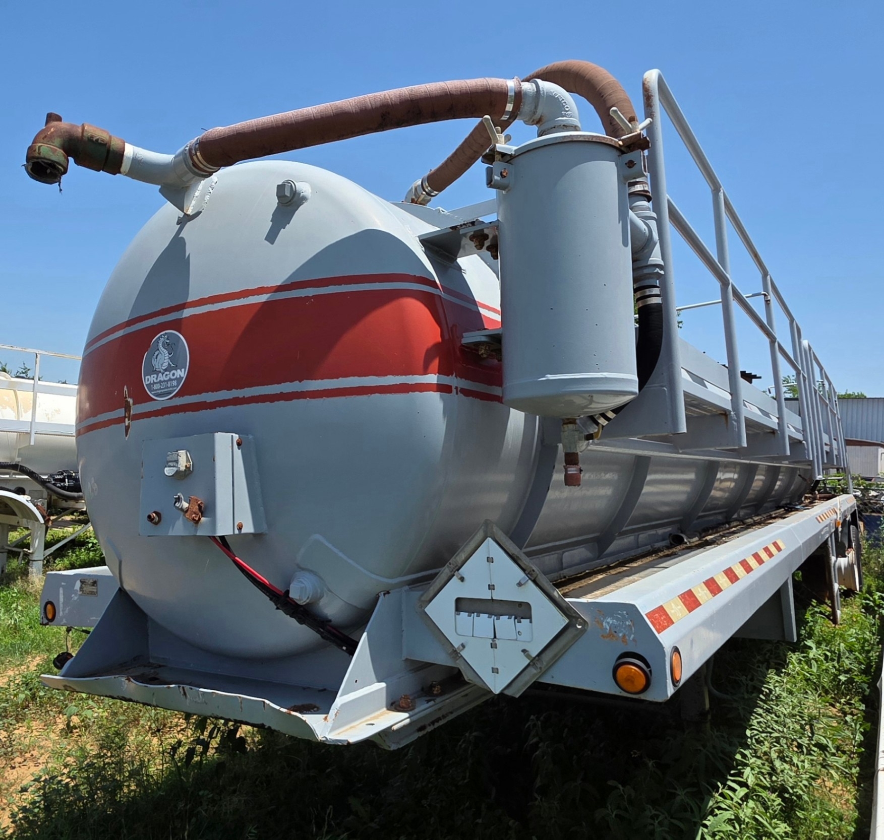 2011 DRAGON 130BBL VAC TRAILER (A58214)